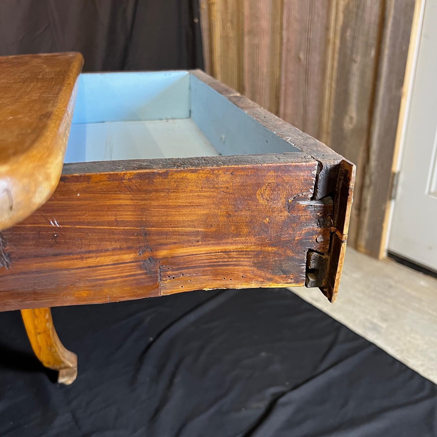 Antique French Farmhouse Dining Table with Scalloped Apron and Two Drawers For Sale 4