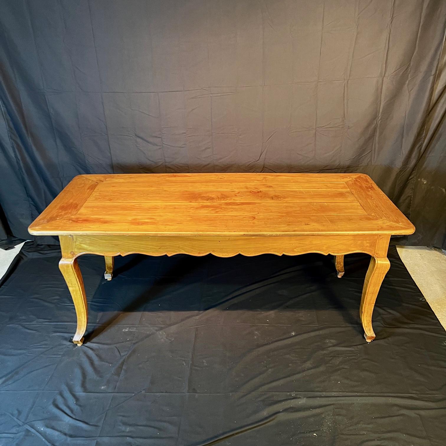 Antique French Farmhouse Dining Table with Scalloped Apron and Two Drawers For Sale 6