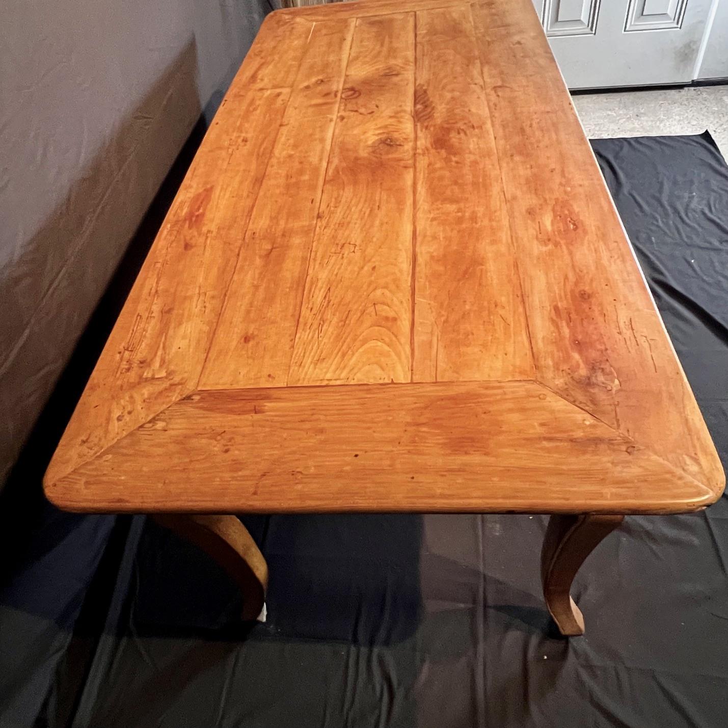 Antique French Farmhouse Dining Table with Scalloped Apron and Two Drawers For Sale 2