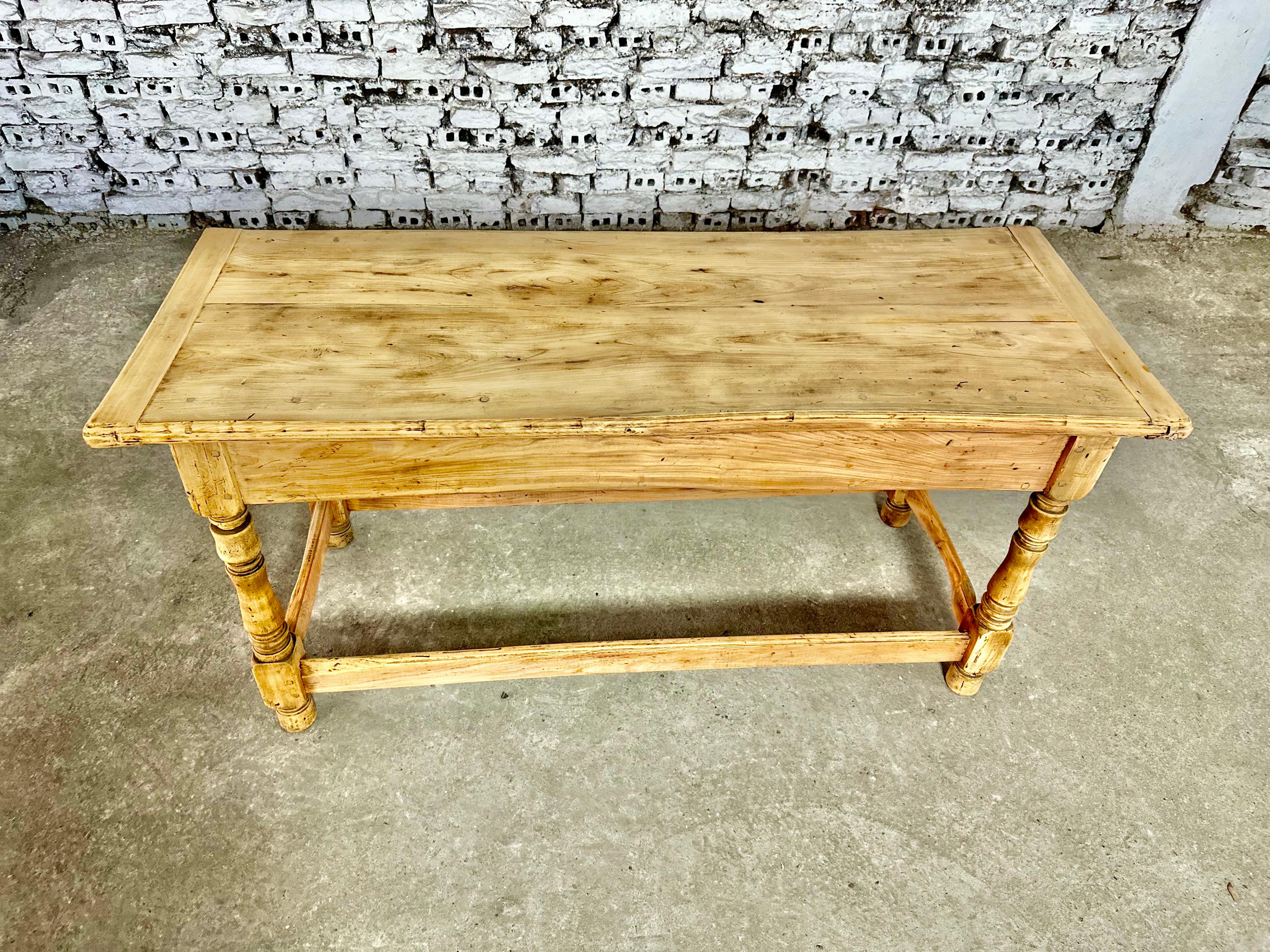 Antique French Farmhouse Pine Console Narrow Dining Table With Drawer In Good Condition For Sale In Bridgeport, CT