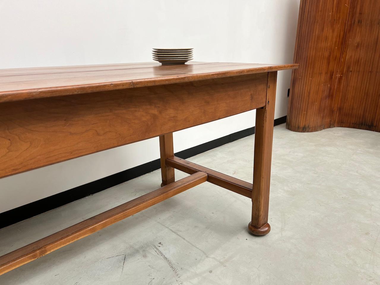 Table de ferme française ancienne (de Bordeaux) en bois de cerisier massif en vente 11