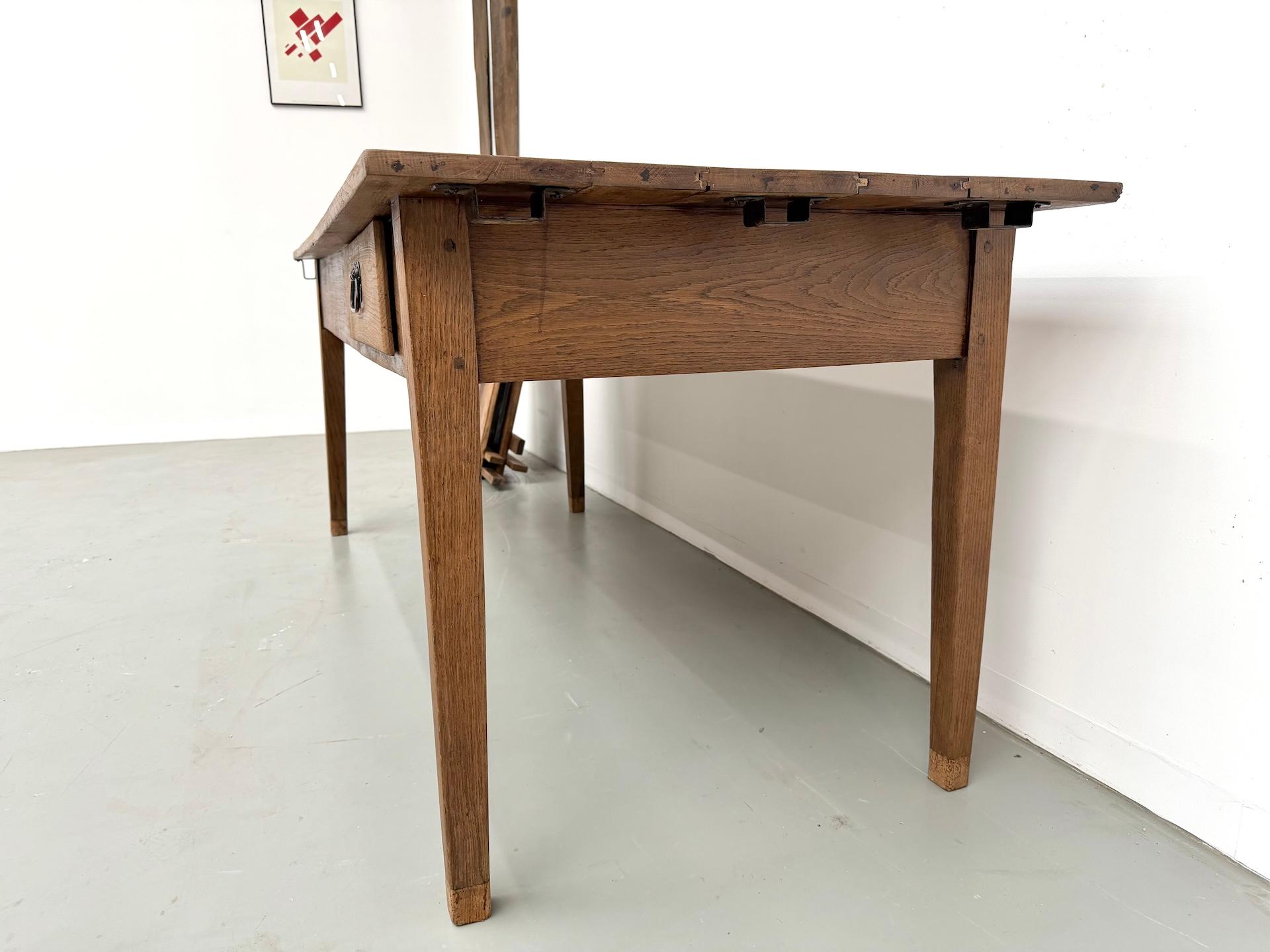Antique french farmhouse table in solid oak For Sale 4