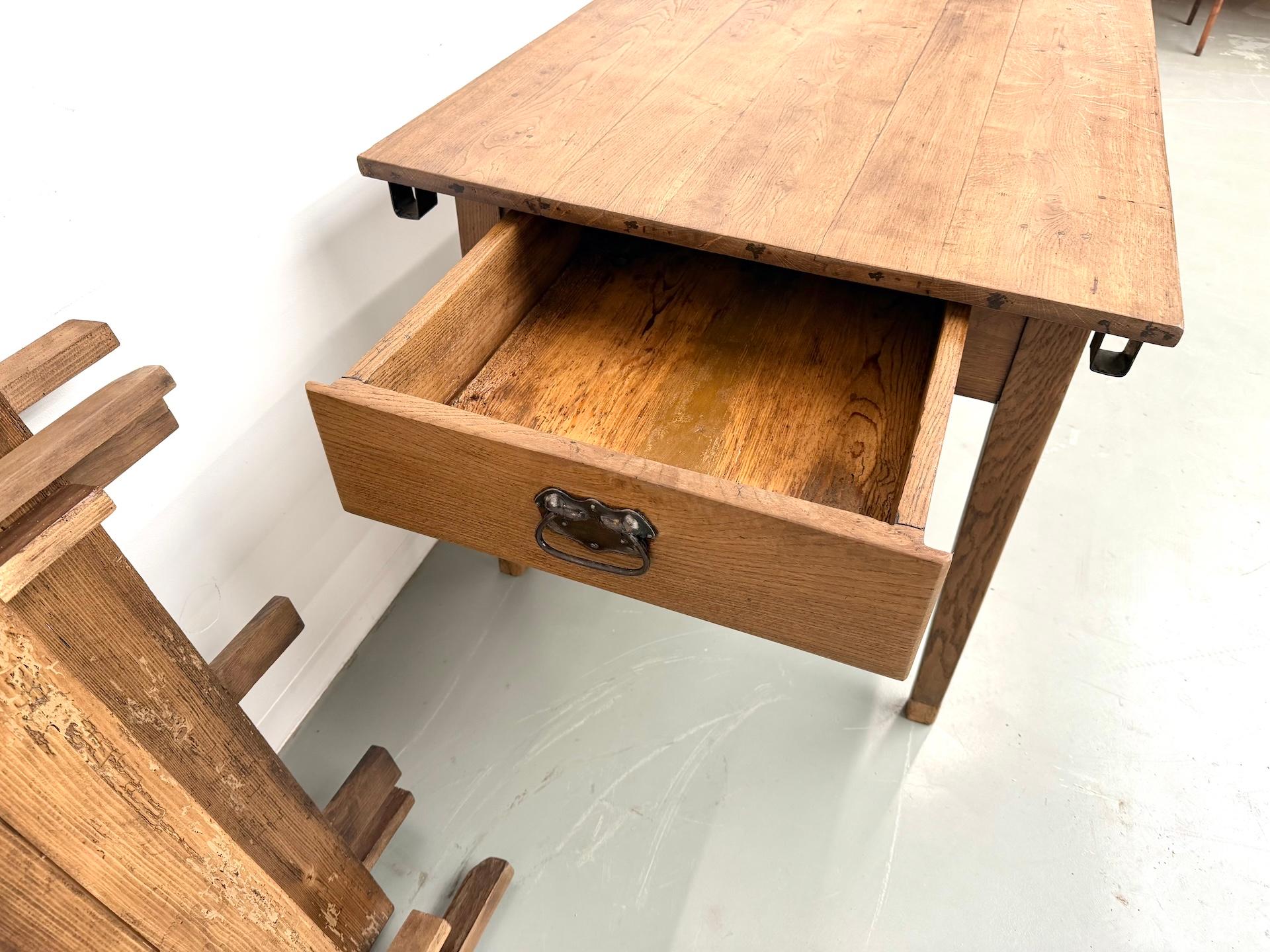 Antique french farmhouse table in solid oak For Sale 2