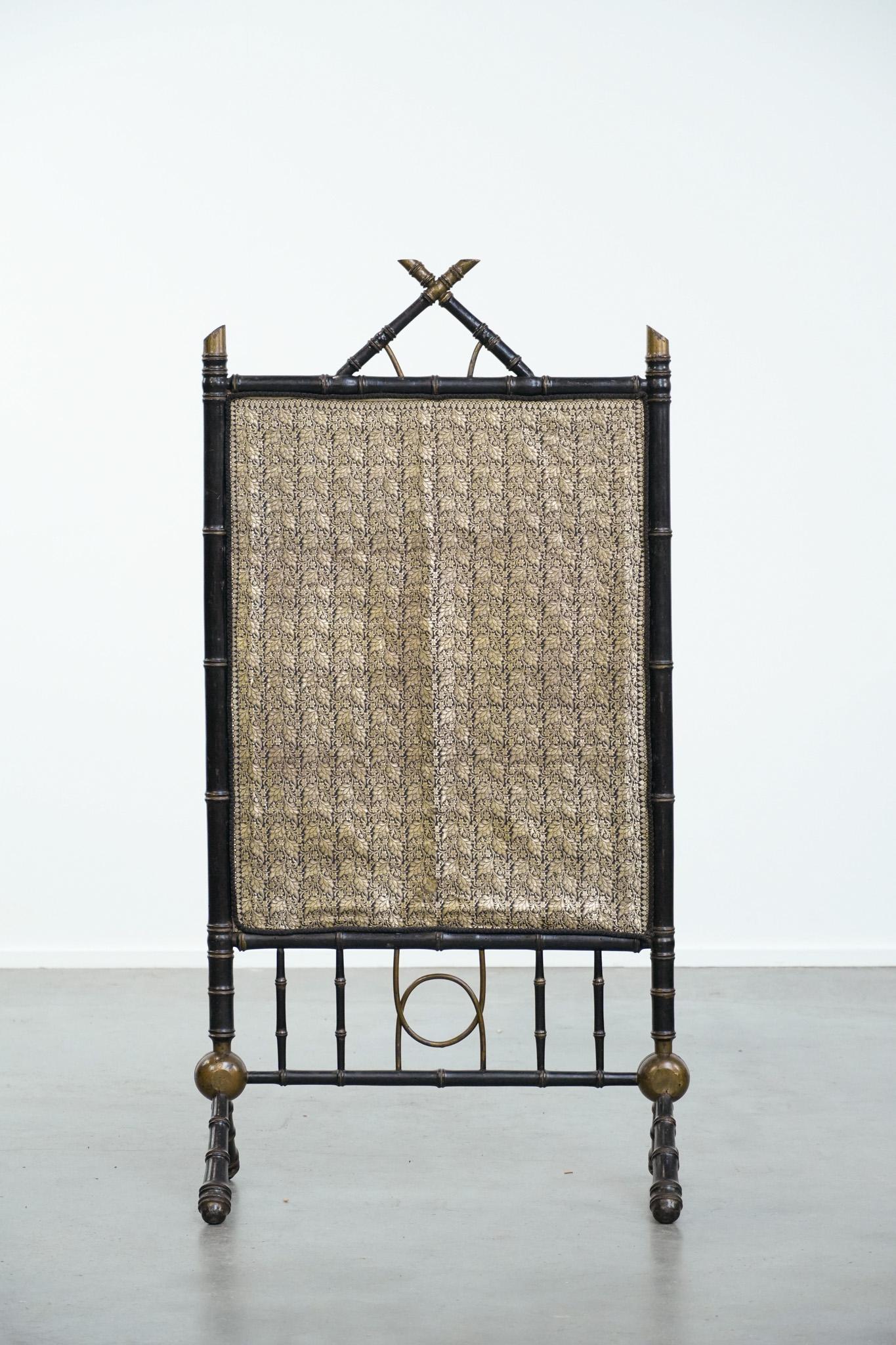 Fatto a mano Parafuoco francese antico in finto bambù con tessuto di lusso in vendita