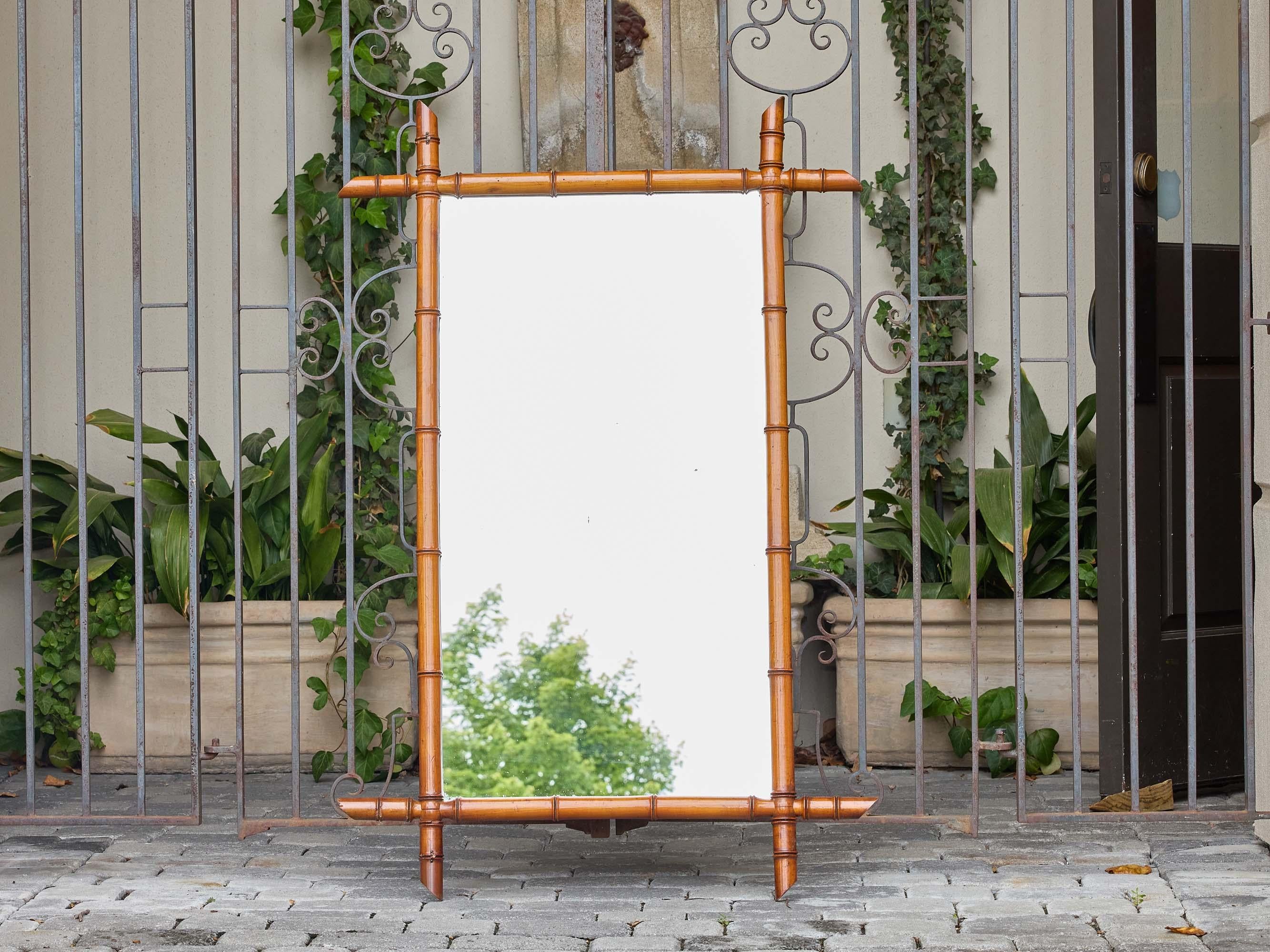 Antique French Faux Bamboo Mirror mit geschnitzten Details, um 1900 im Angebot 2