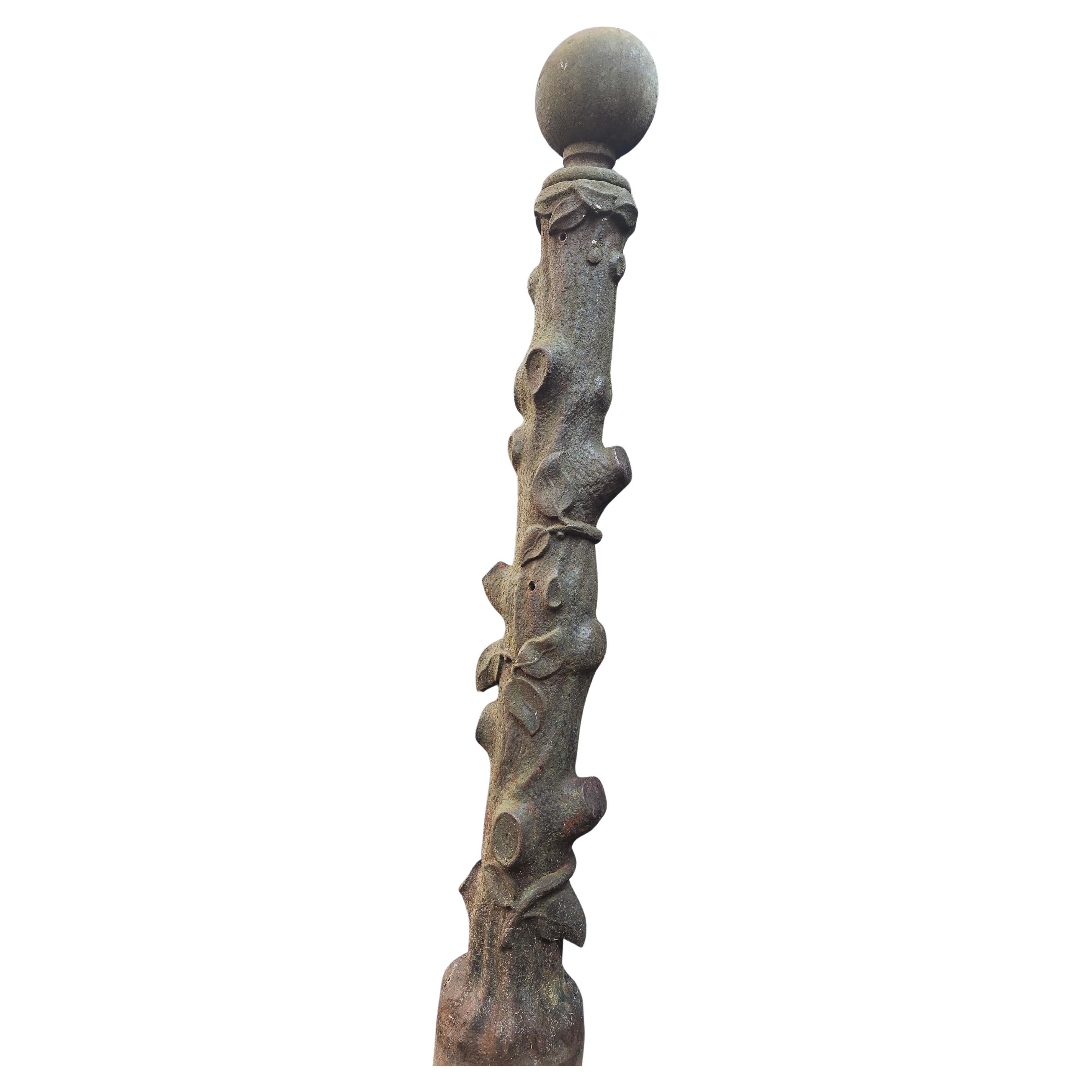 Ancien poteau d'attelage en fonte Faux Bois Français C1875 Bon état - En vente à Port Jervis, NY