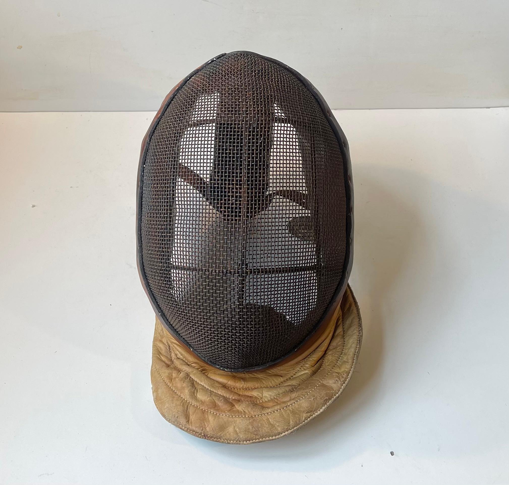 Antique French Fencing Mask in Leather & Steel In Good Condition For Sale In Esbjerg, DK