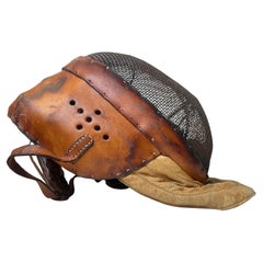 Masque français ancien en cuir et acier