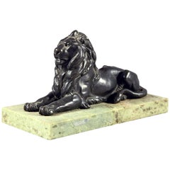 French Figural Bronze Sculpture on Marble, Recumbent African Lion, circa 1890