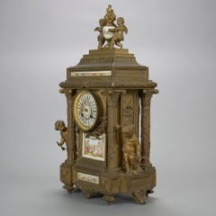 Ancienne horloge figurative française, plaques en métal bronzé et peintes à la main de l'école de Sèvres
