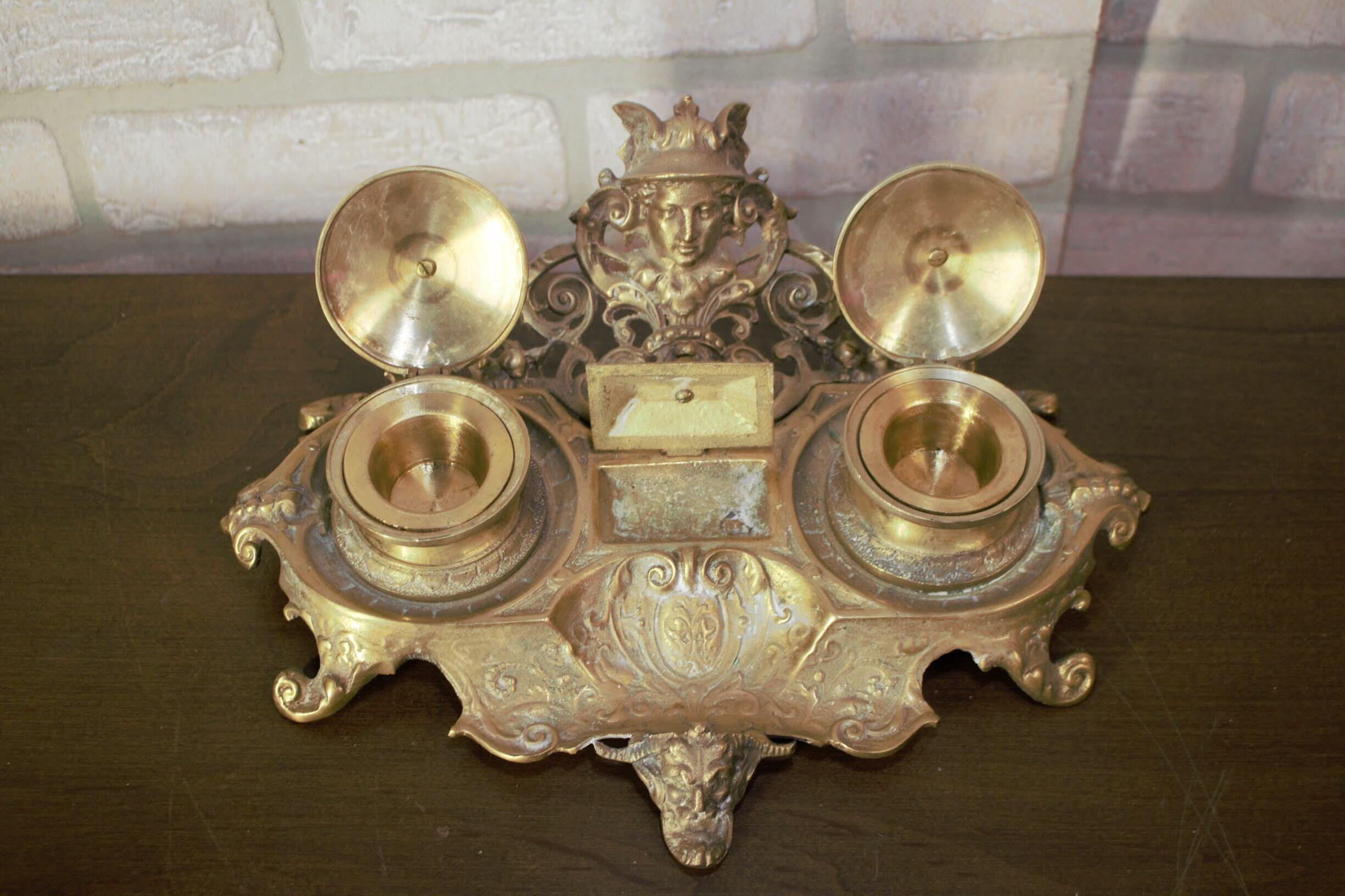 Antique French Figural Louis XV Style Figural Bronze Double Inkwell Inkstand with Pen Holder

19th Century French Louis XV style figural cast bronze double inkwell pen holder. Item features cast bronze lions and central face, double inkwell with