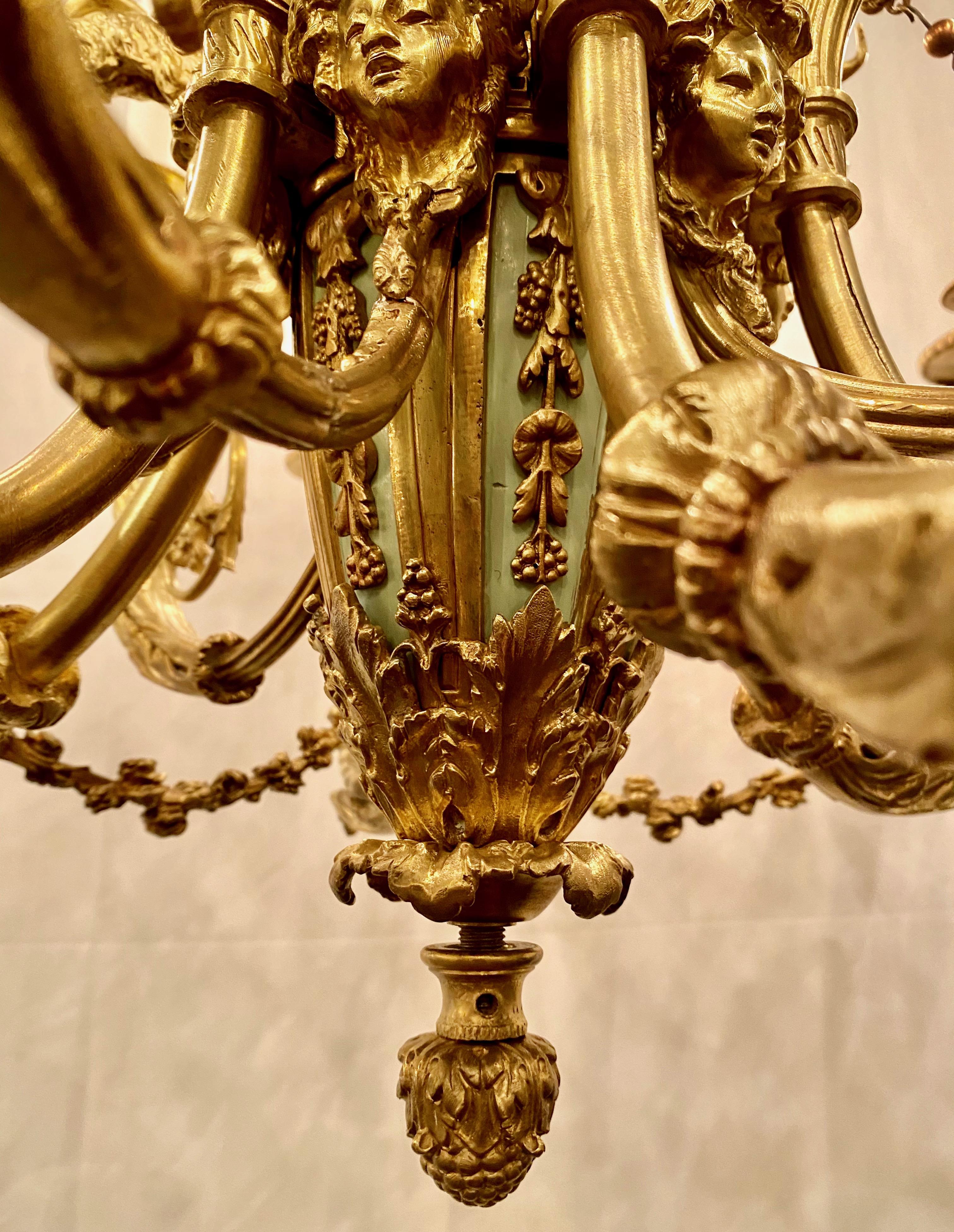Lustre français ancien en bronze du XVIe siècle de qualité supérieure, de style Louis XVIe Bon état - En vente à New Orleans, LA