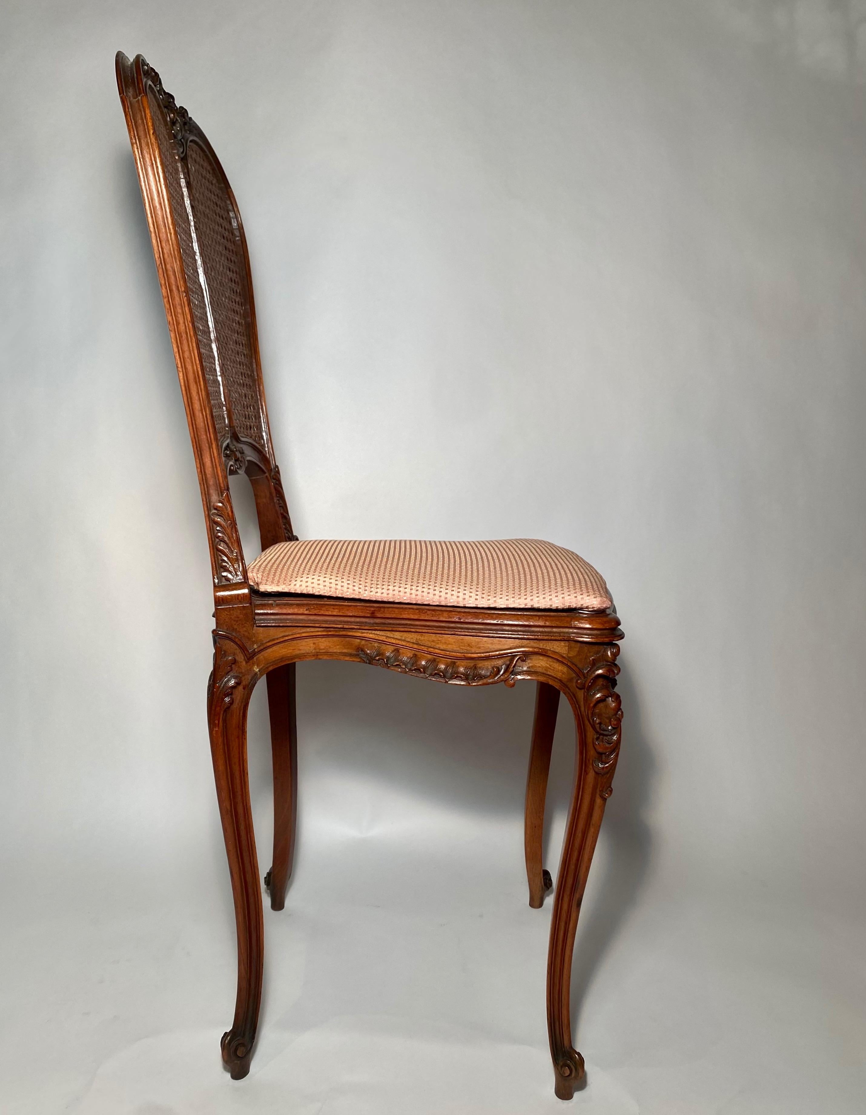 Antique French Fine Walnut Side Chair, circa 1880 In Good Condition For Sale In New Orleans, LA