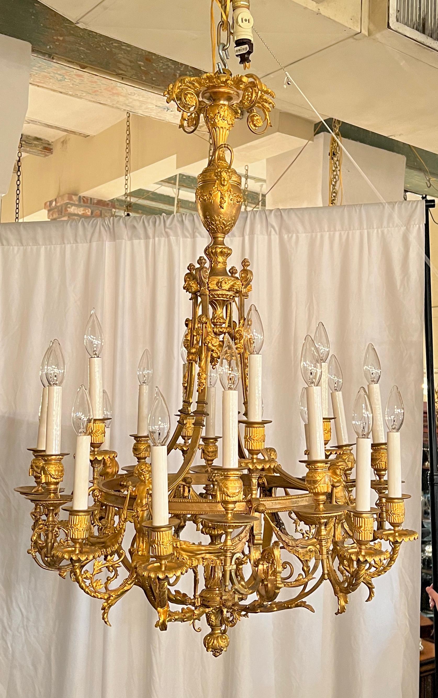 Antique French Finely Chased Bronze D'Ore 20 Light Chandelier, Circa 1870-1880. In Good Condition For Sale In New Orleans, LA