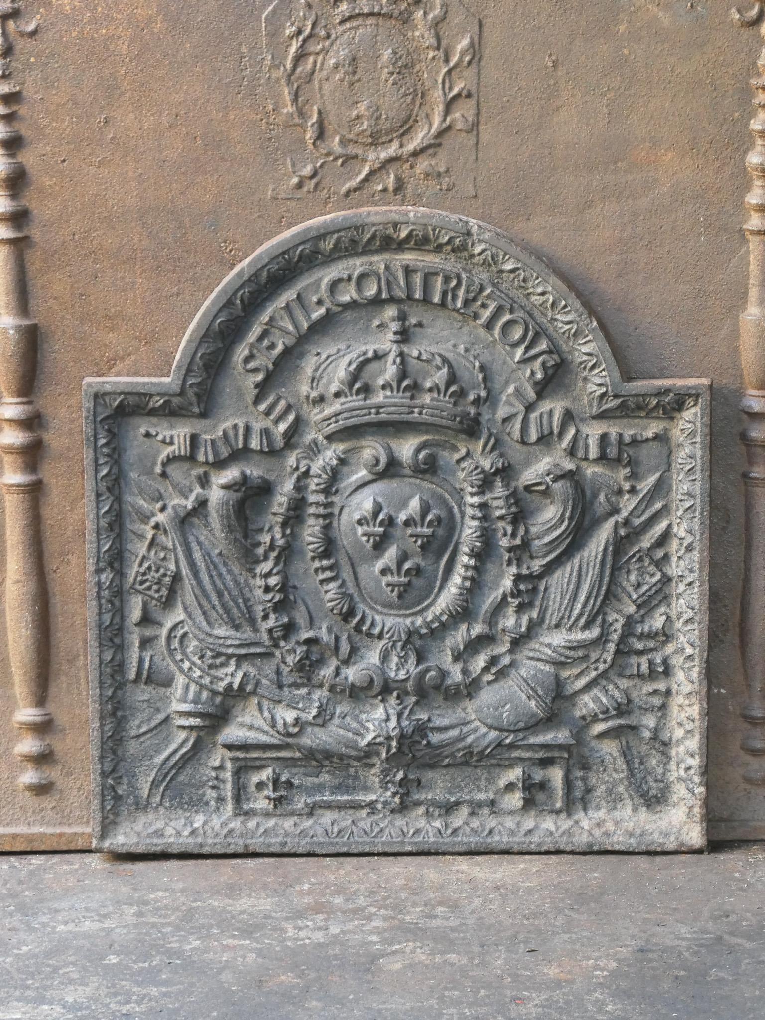 Luigi XV Antique French Fireback / Backsplash con le armi di Francia, 18° secolo in vendita