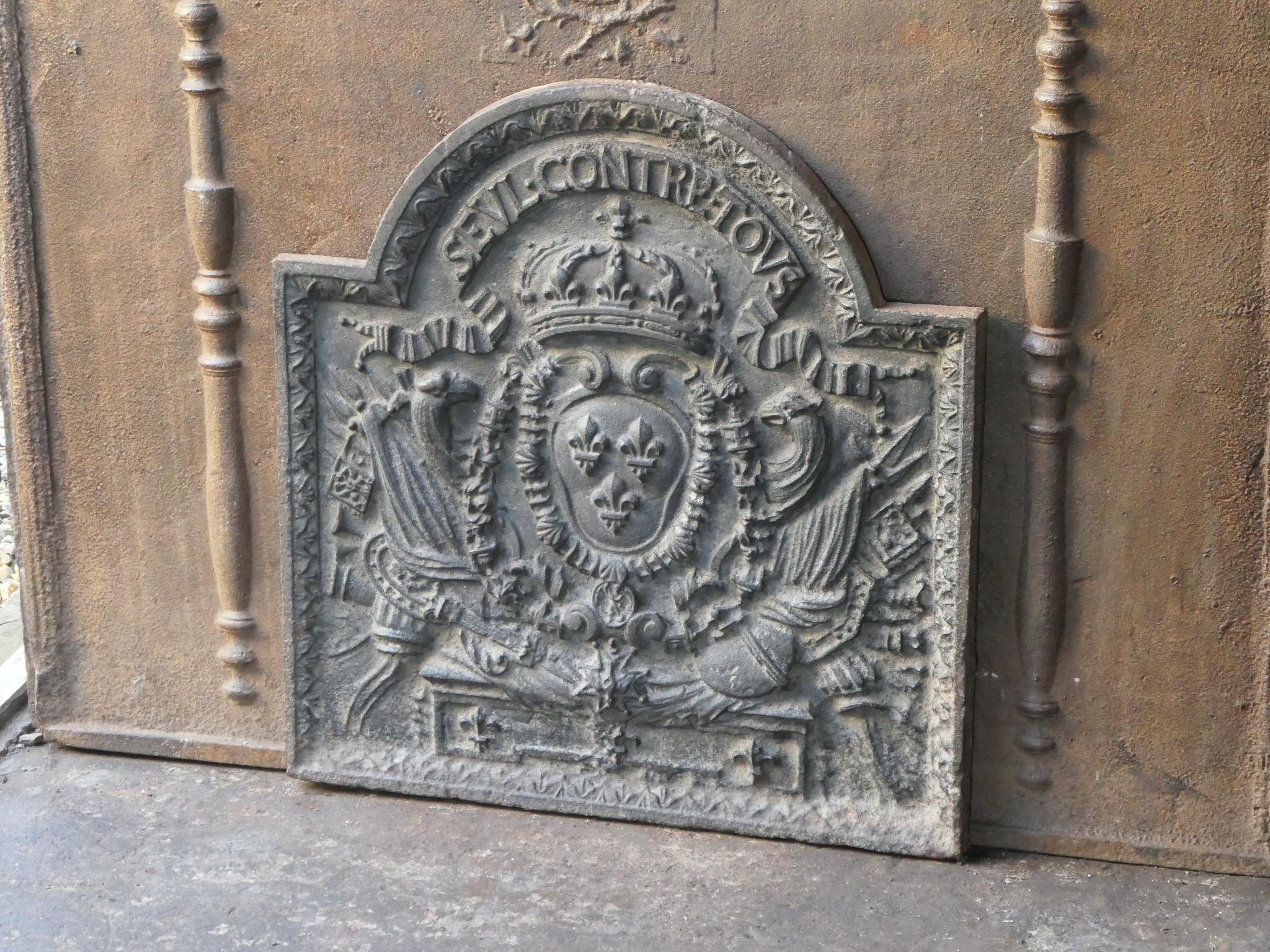 Calco Antique French Fireback / Backsplash con le armi di Francia, 18° secolo in vendita