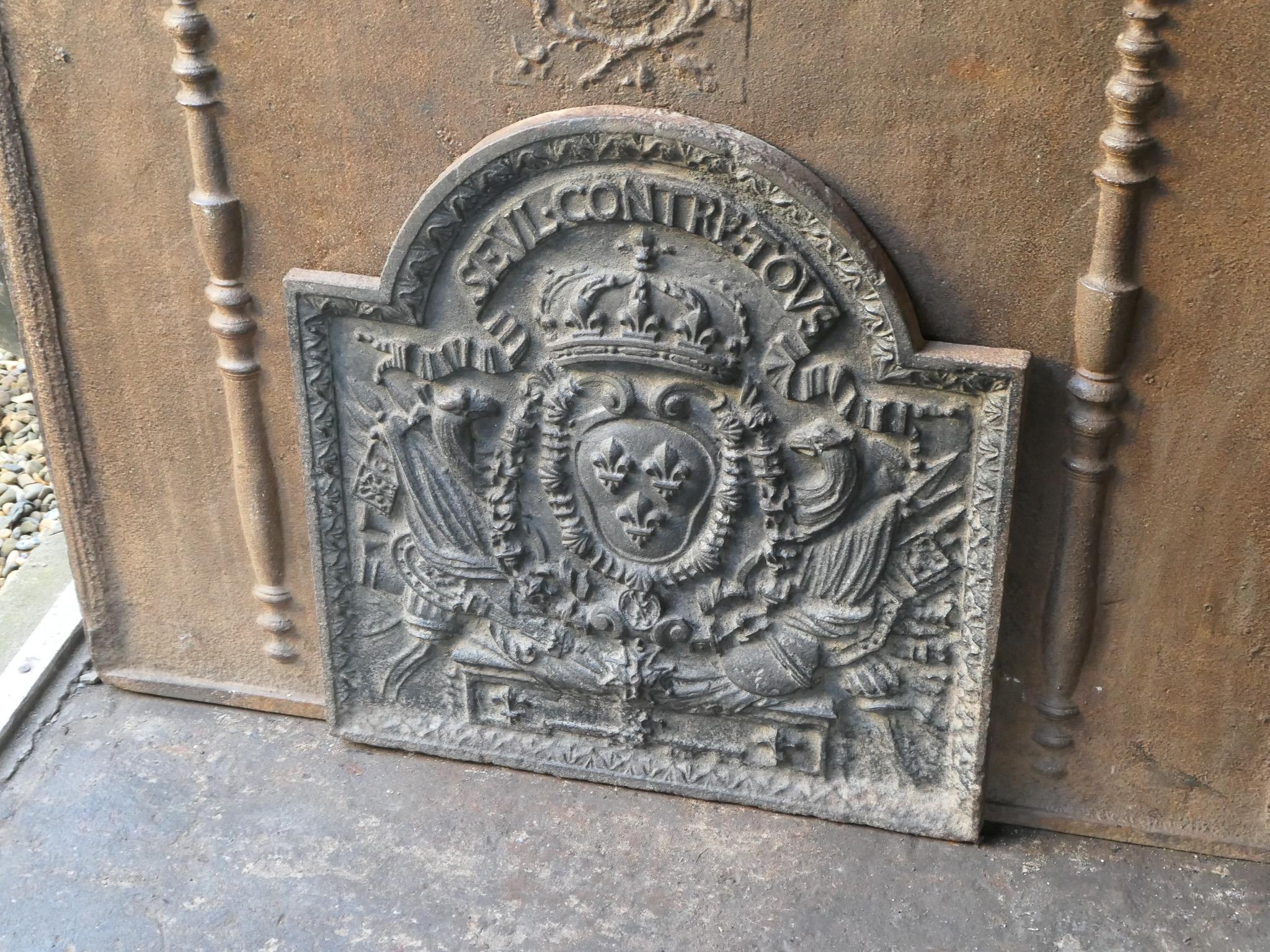 Antique French Fireback / Backsplash con le armi di Francia, 18° secolo In condizioni buone in vendita a Soest, NL