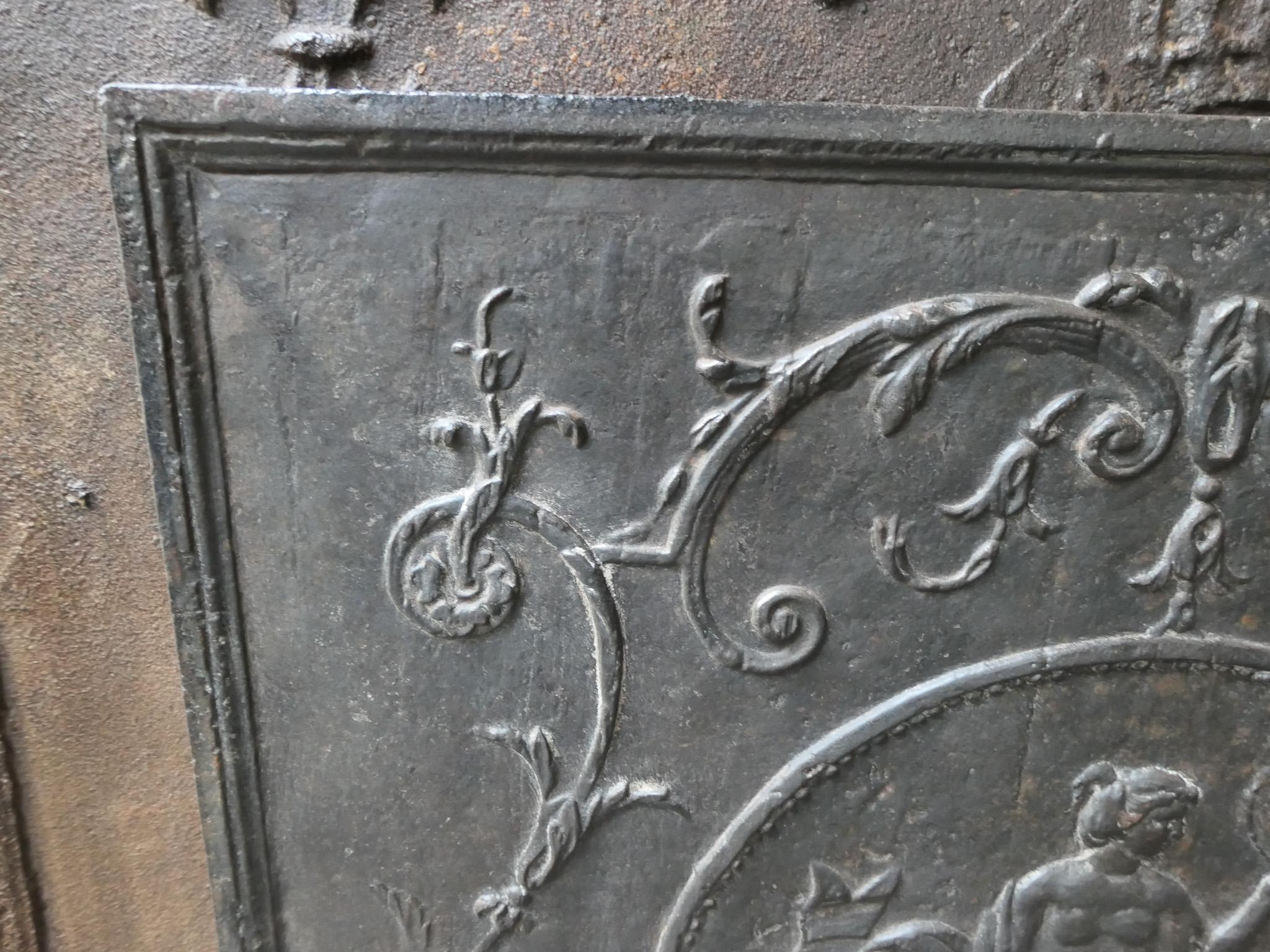 Antique French Fireback / Backsplash con la dea Venere, 18° secolo in vendita 4