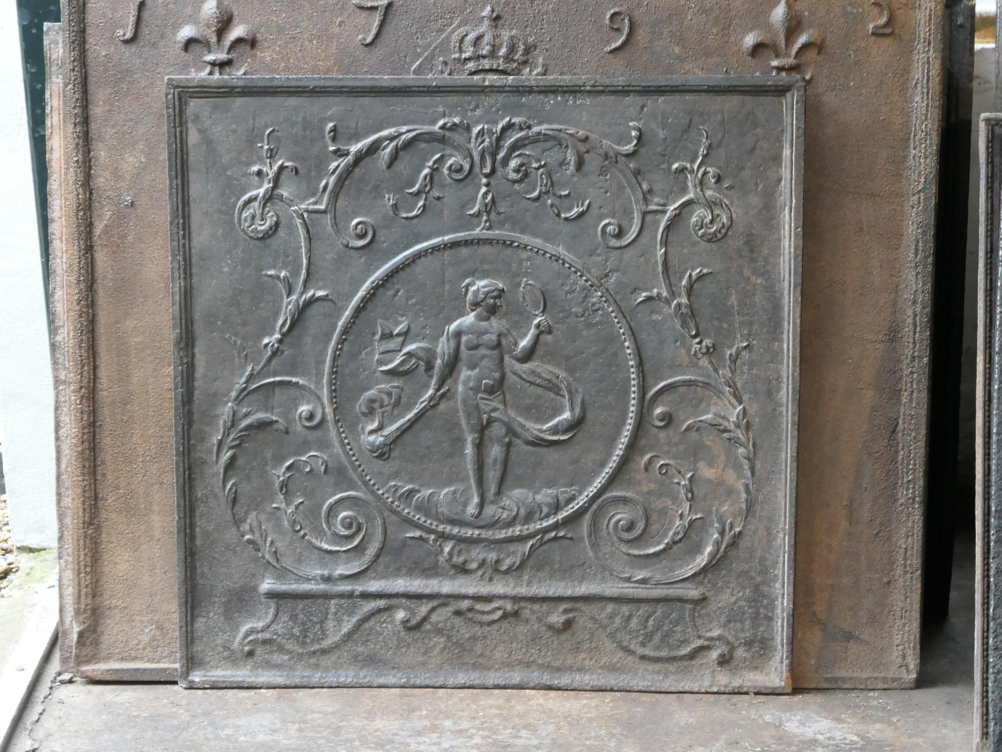 Francese Antique French Fireback / Backsplash con la dea Venere, 18° secolo in vendita