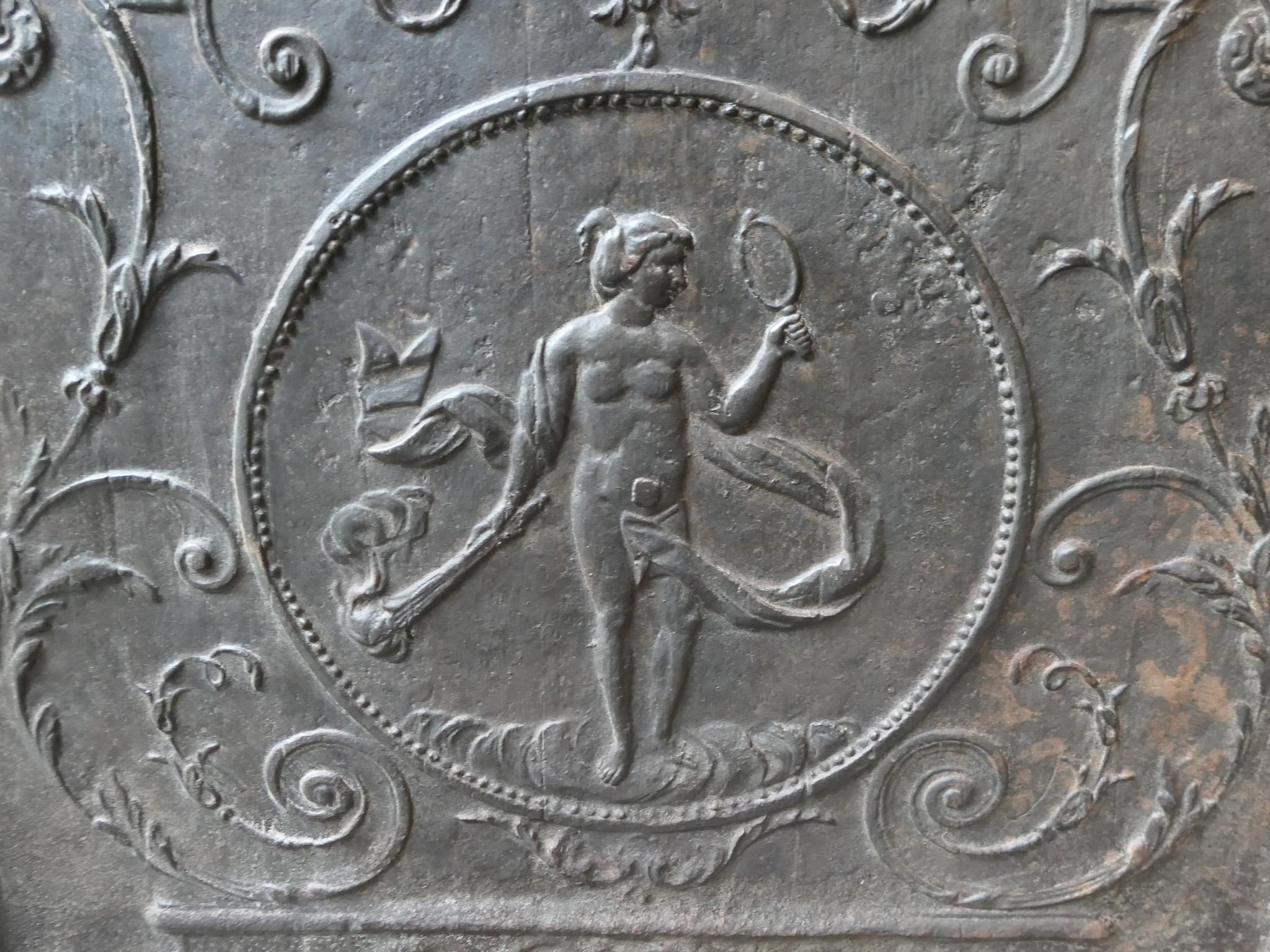 Antique French Fireback / Backsplash con la dea Venere, 18° secolo in vendita 1