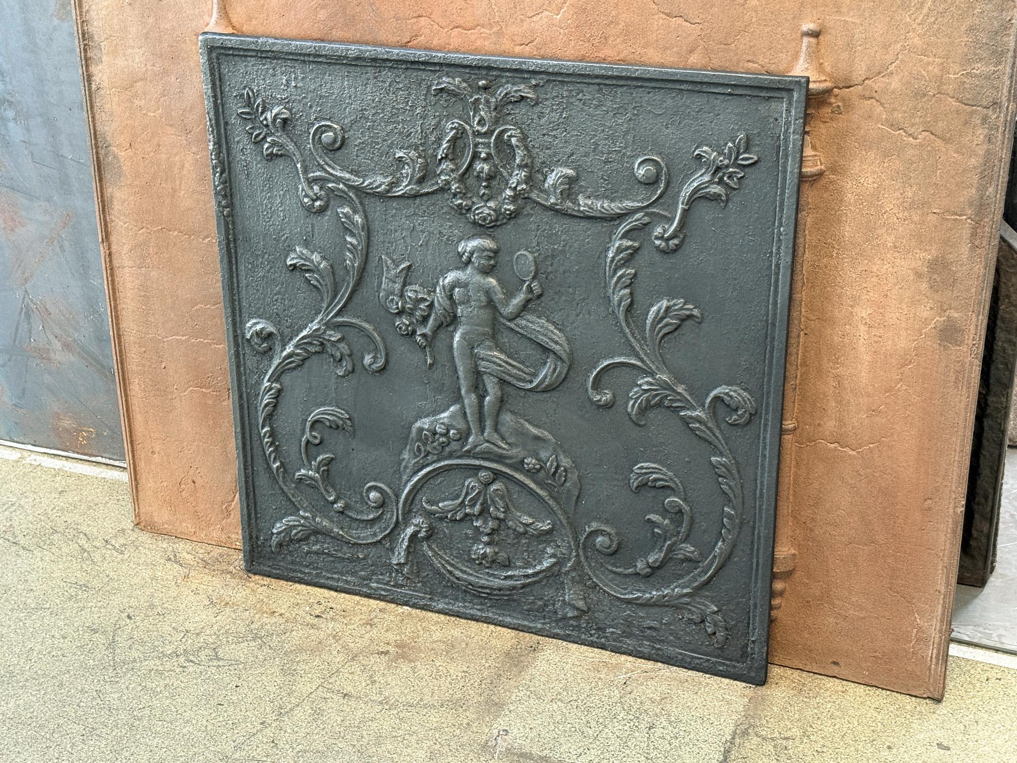 Fino al XVIII secolo Antique French Fireback / Backsplash con la Dea Venere, periodo Luigi XV in vendita