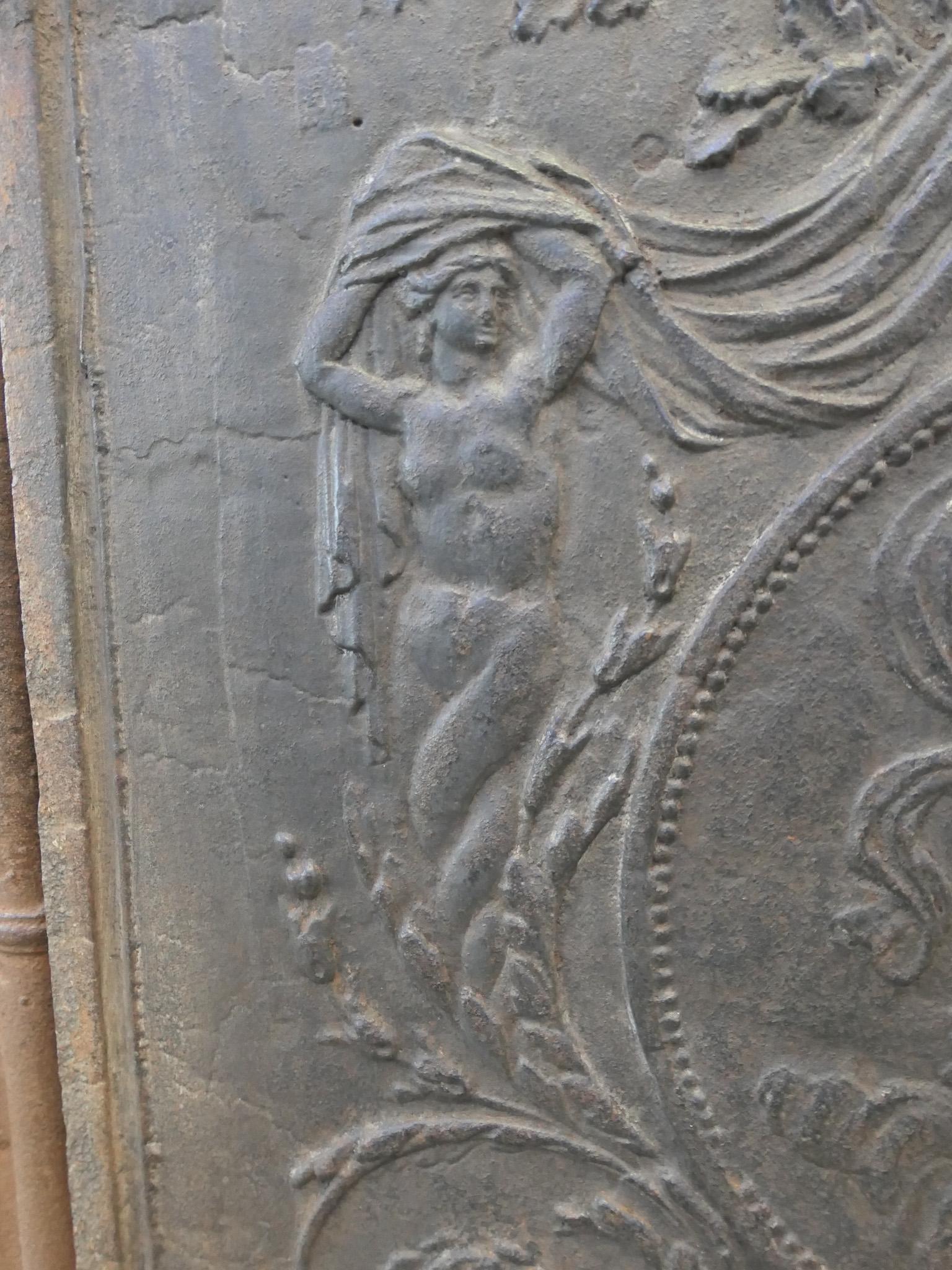 Plaque de cheminée française ancienne avec la déesse Vénus, période néoclassique en vente 2