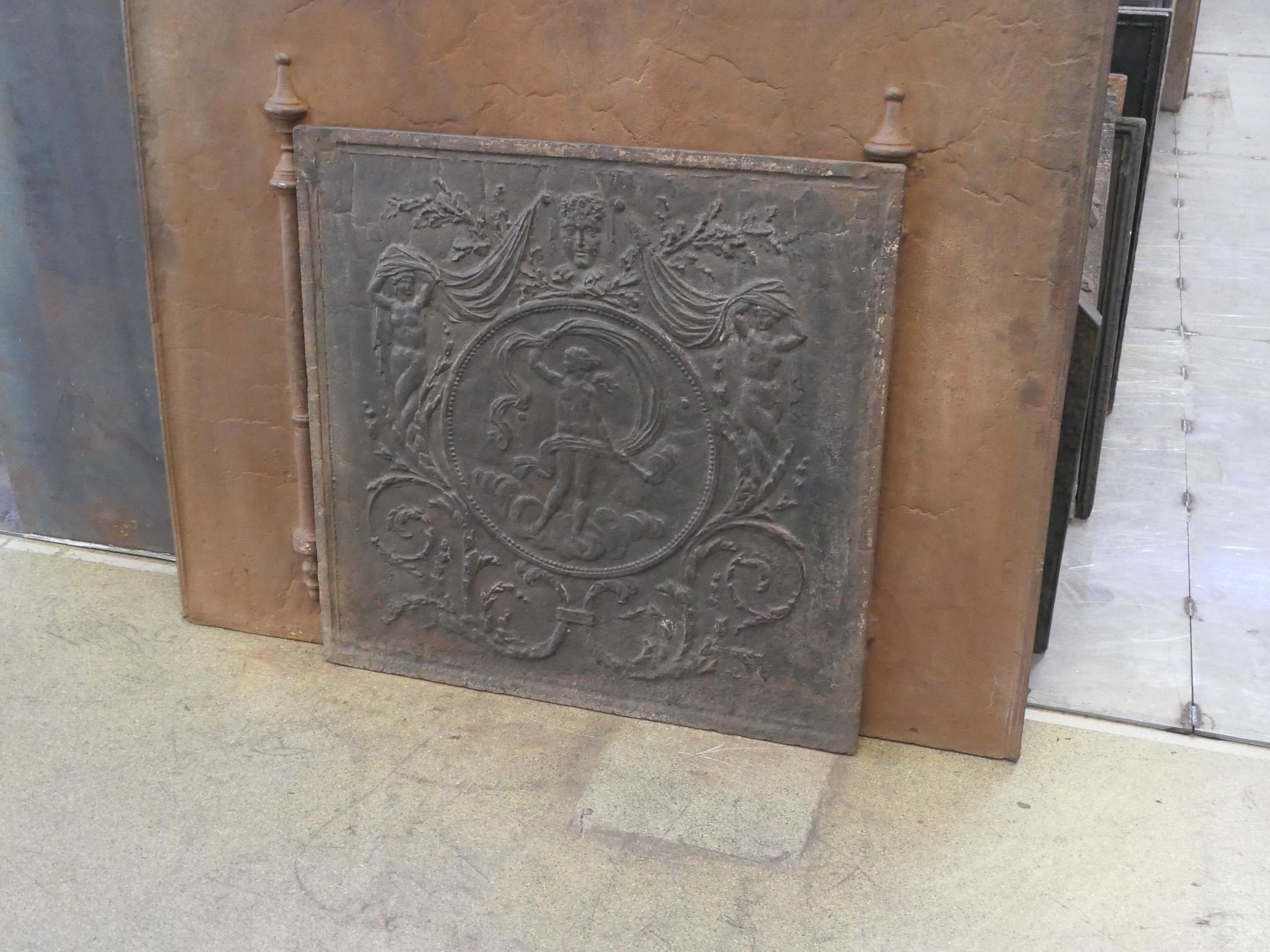 Néoclassique Plaque de cheminée française ancienne avec la déesse Vénus, période néoclassique en vente
