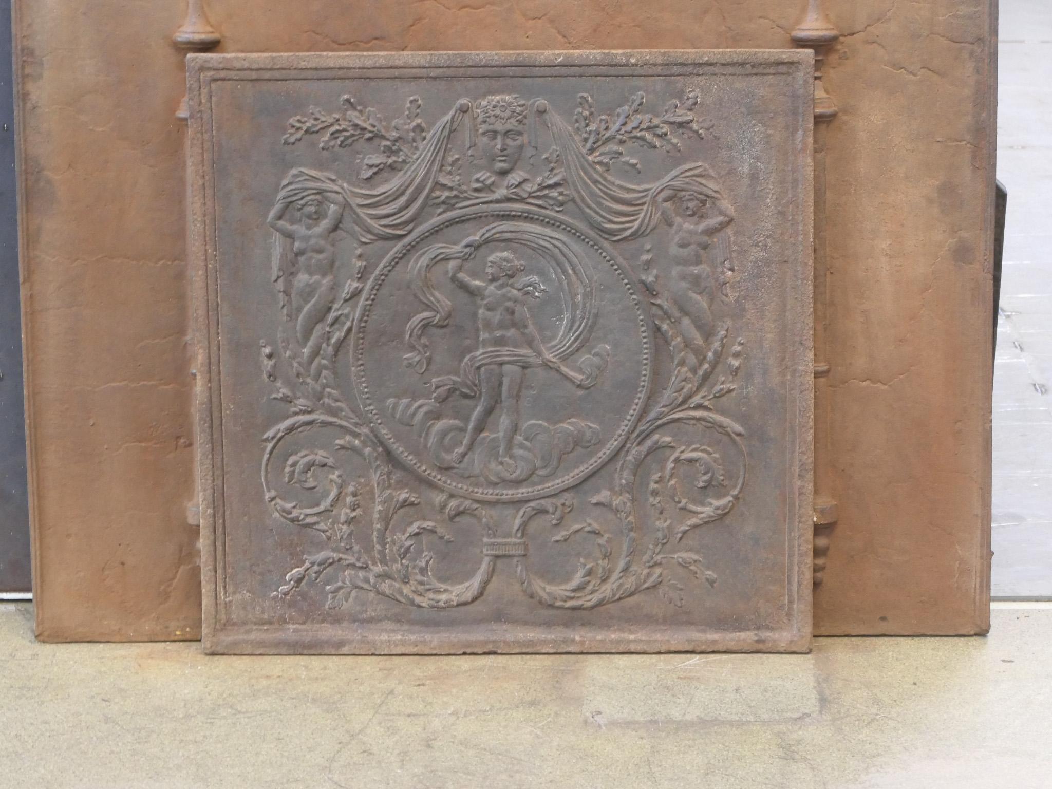 Antique French Fireback / Backsplash con la dea Venere, periodo neoclassico In condizioni buone in vendita a Soest, NL