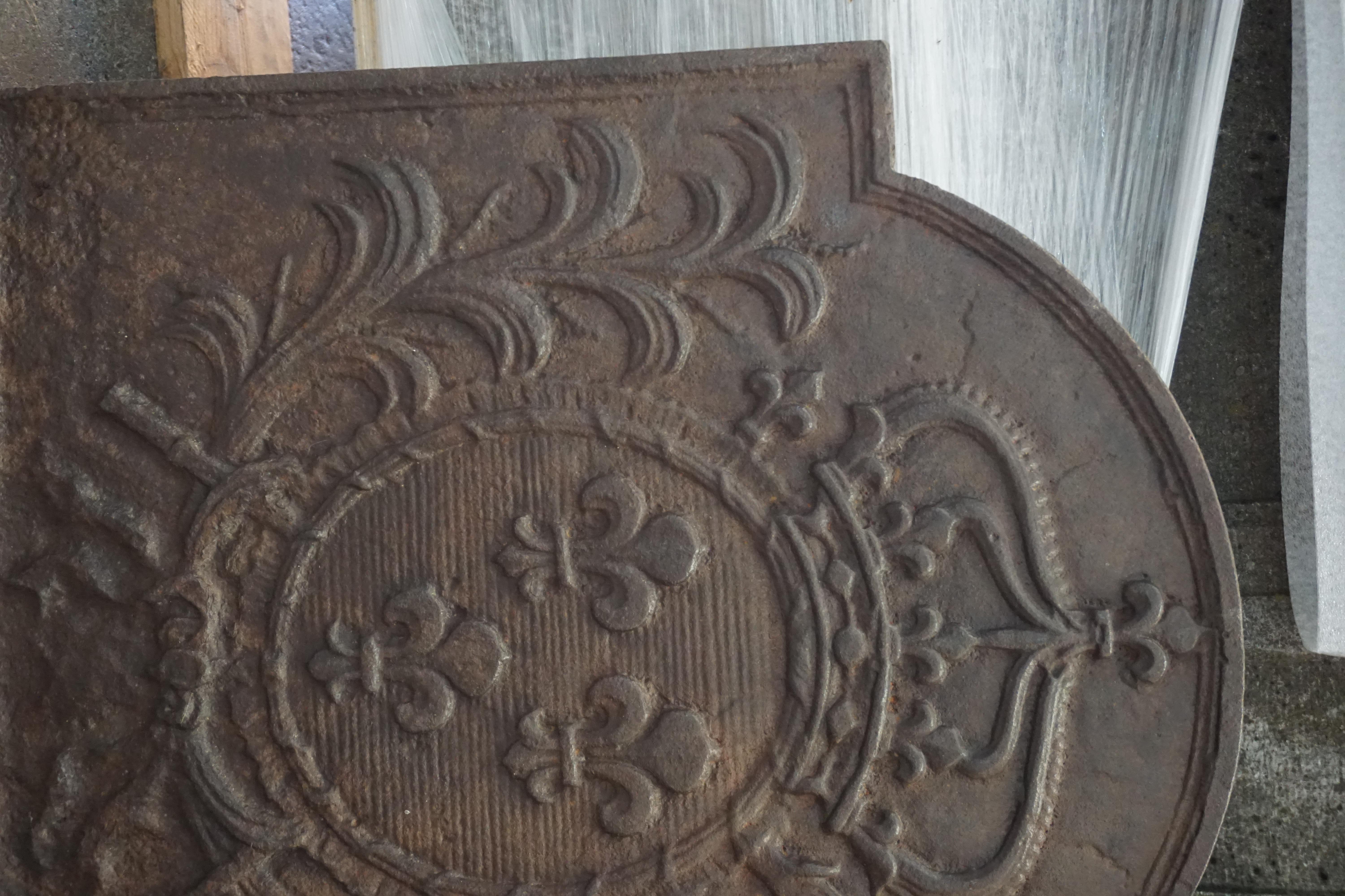 Antique French Fireback In Good Condition In Dallas, TX