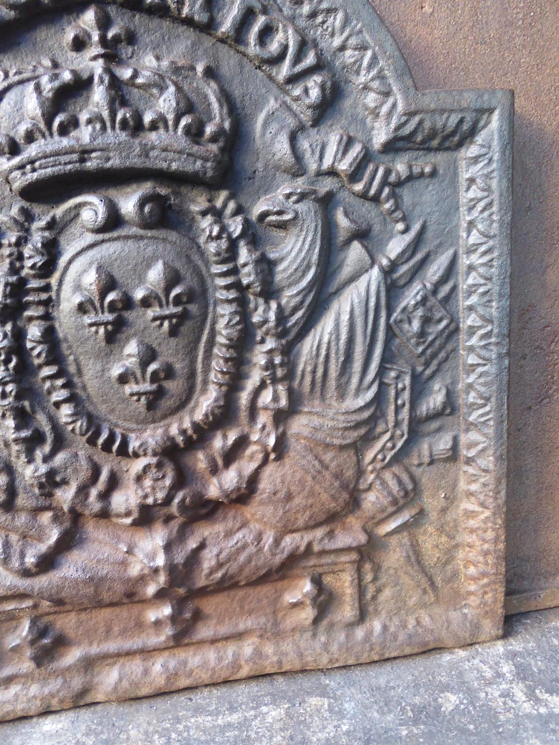 Antique French Fireback with Arms of France, 17th-18th Century In Good Condition In Amerongen, NL