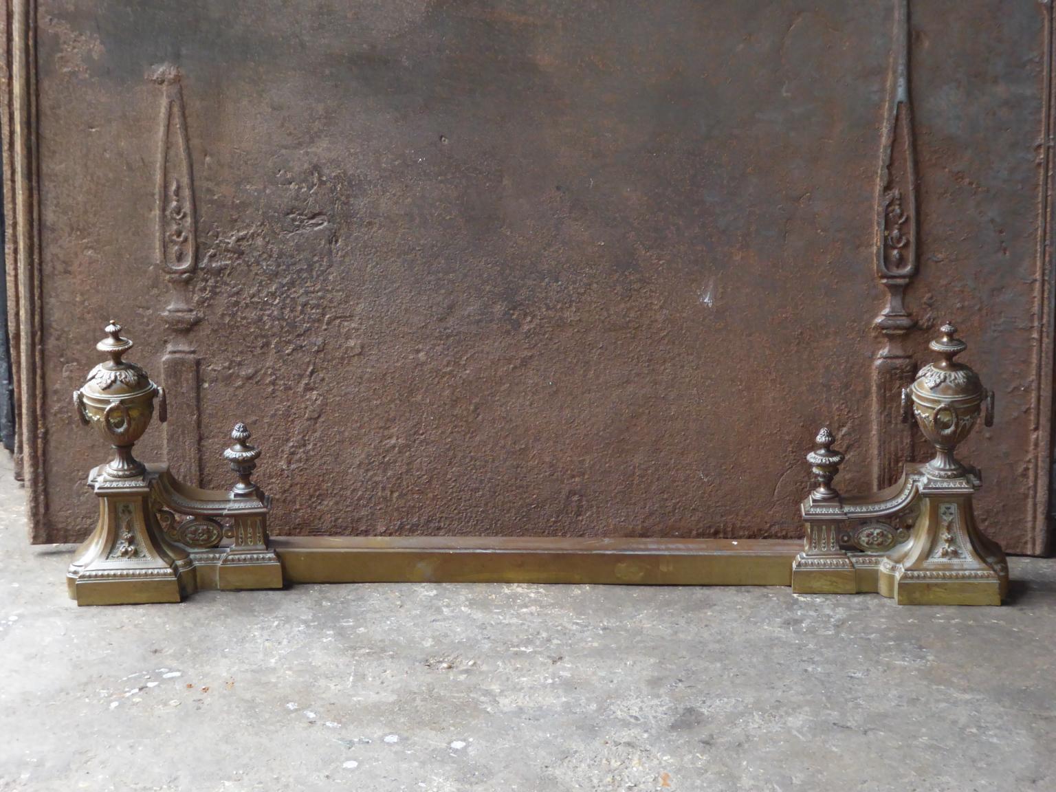 19th century French Napoleon III fire fender made of brass. The condition is good.







