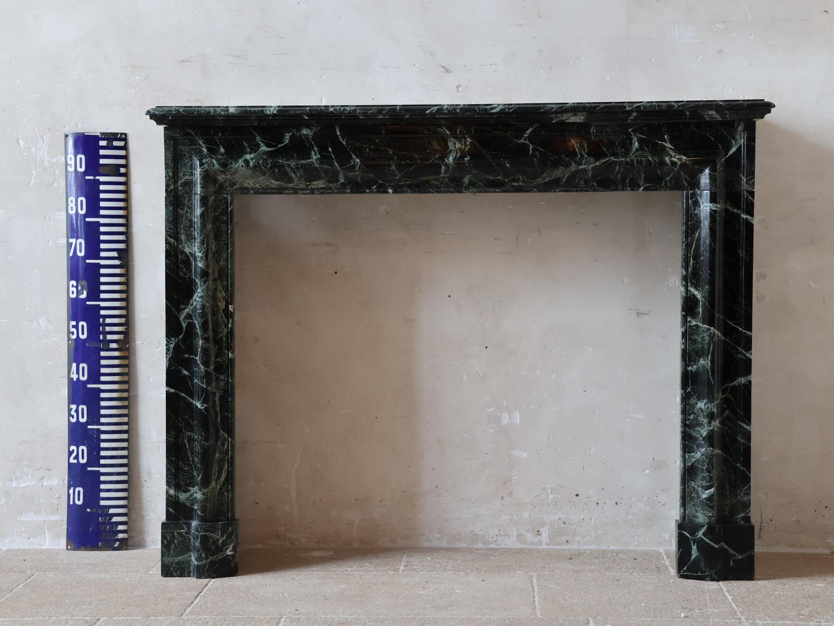 Antique French Fireplace in Deep Green Marble In Good Condition For Sale In Baambrugge, NL