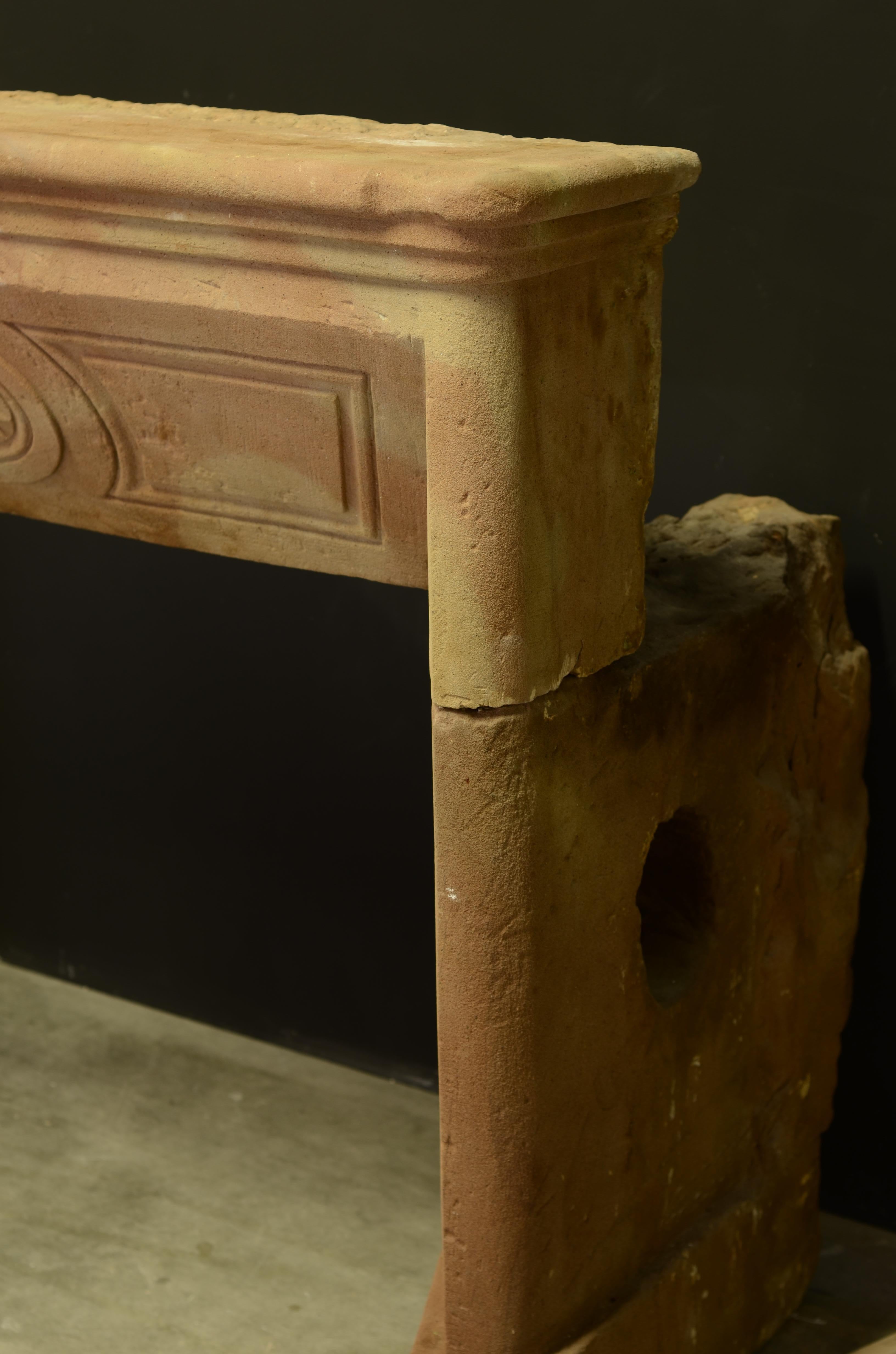 Chimenea Antique French de piedra arenisca en venta 1