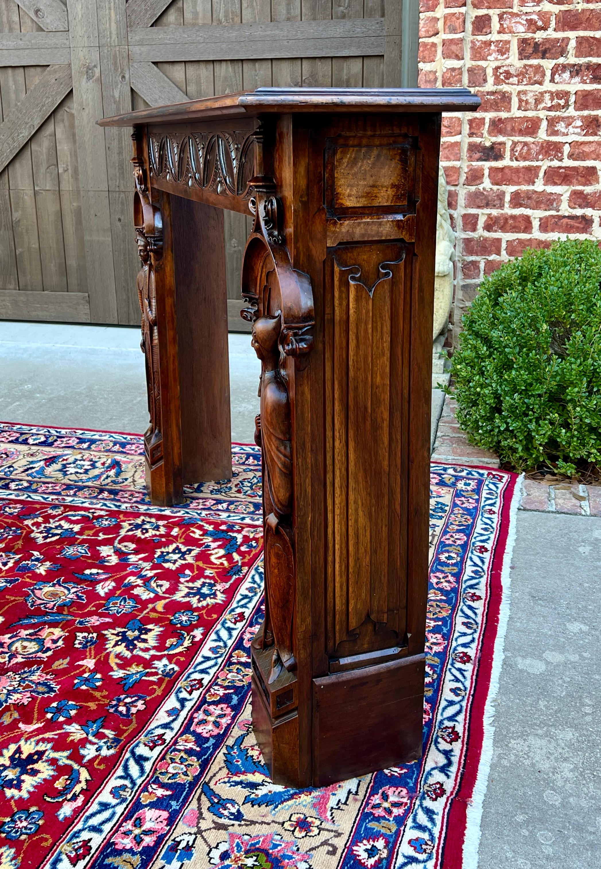Antique French Chimenea Espejo Figural Tallado Nogal c. 1880s siglo XIX en venta