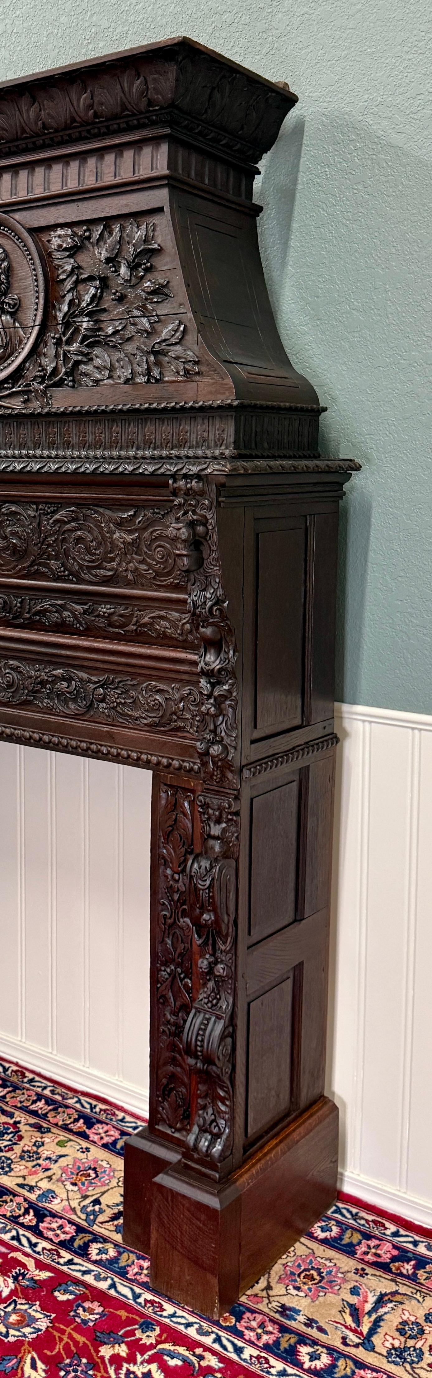 Antique French, cornice per caminetto rinascimentale in quercia intagliata del XIX secolo In condizioni buone in vendita a Tyler, TX
