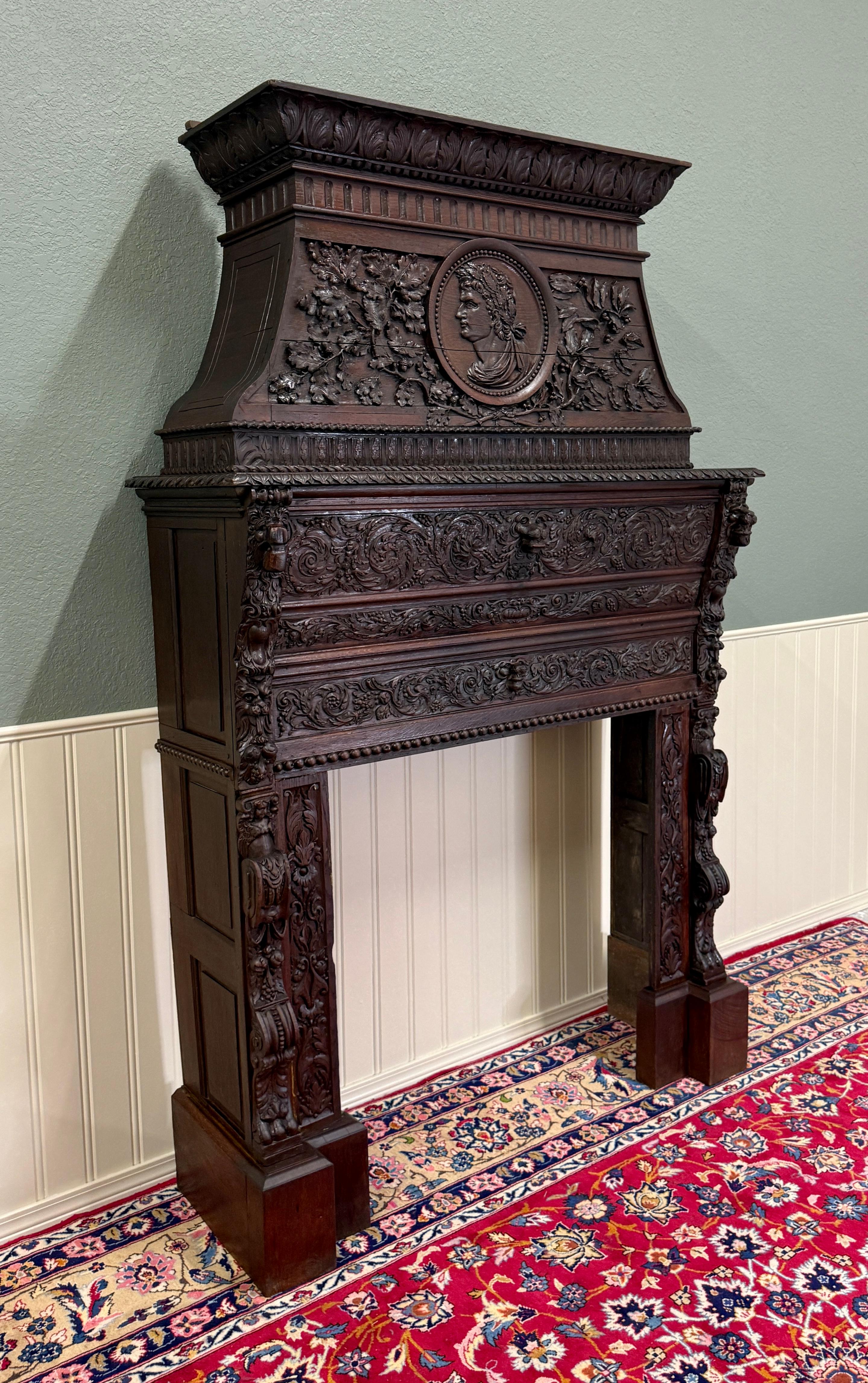 Antique French, cornice per caminetto rinascimentale in quercia intagliata del XIX secolo in vendita 1