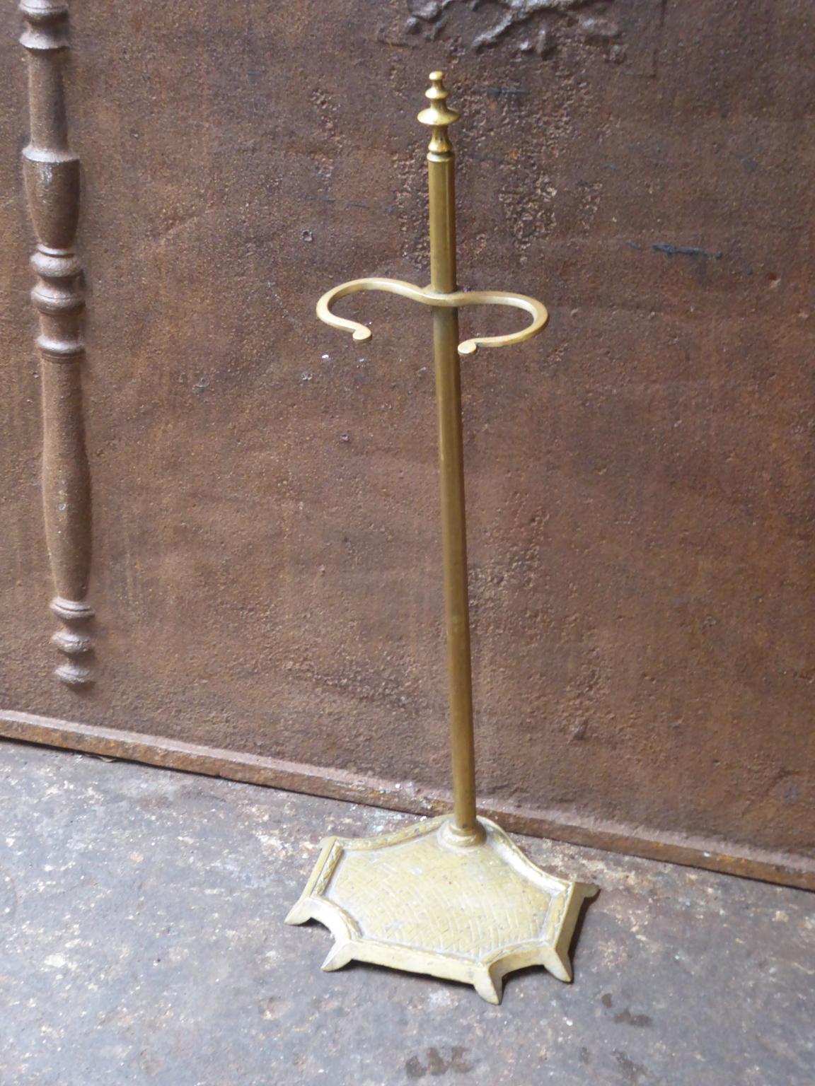19th century French Napoleon III fireplace tool stand. The stand is made of brass. The stand is in a good condition and is fully functional.








  