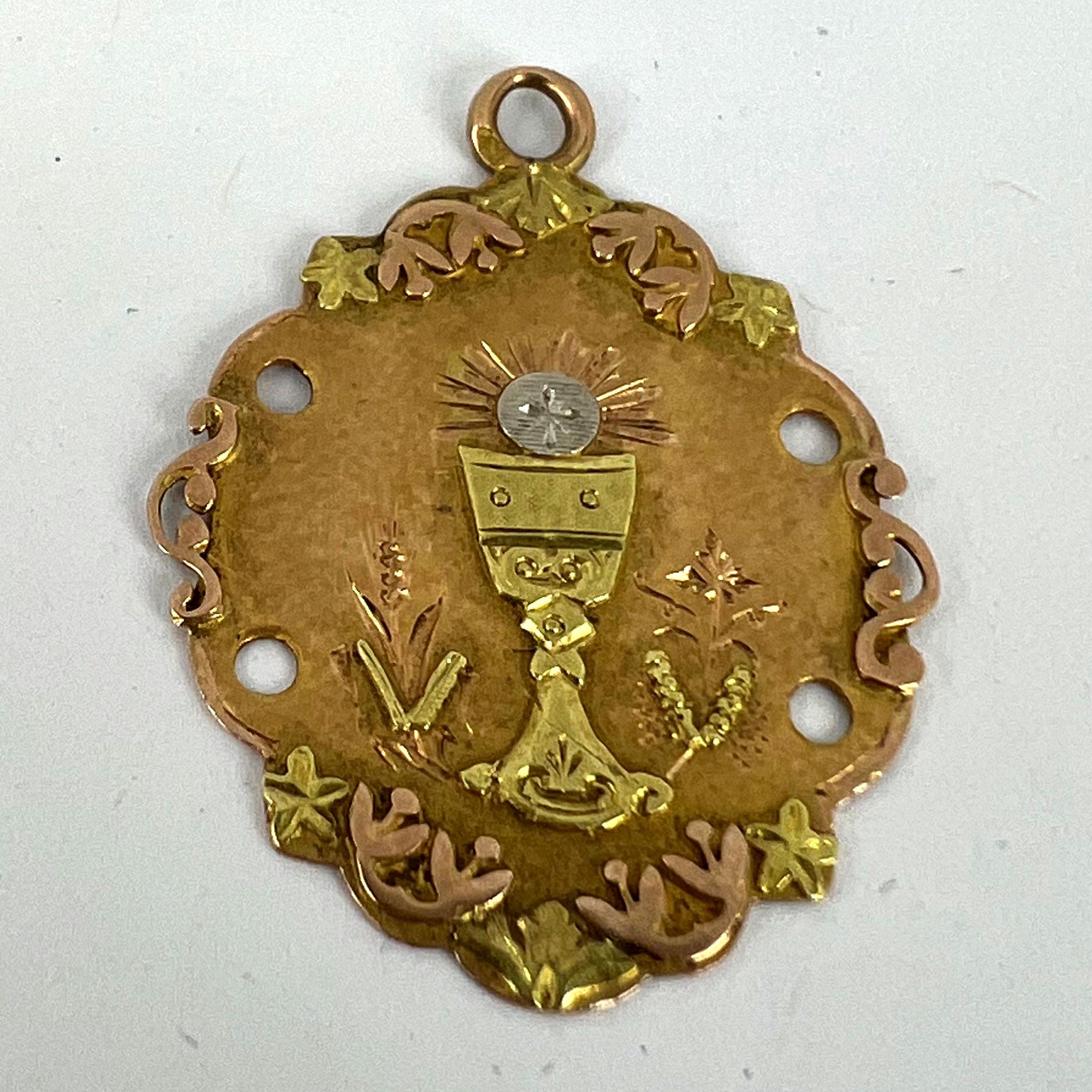 Ancien pendentif breloque de la première communion française en or jaune, rose et blanc 18 carats en vente 8
