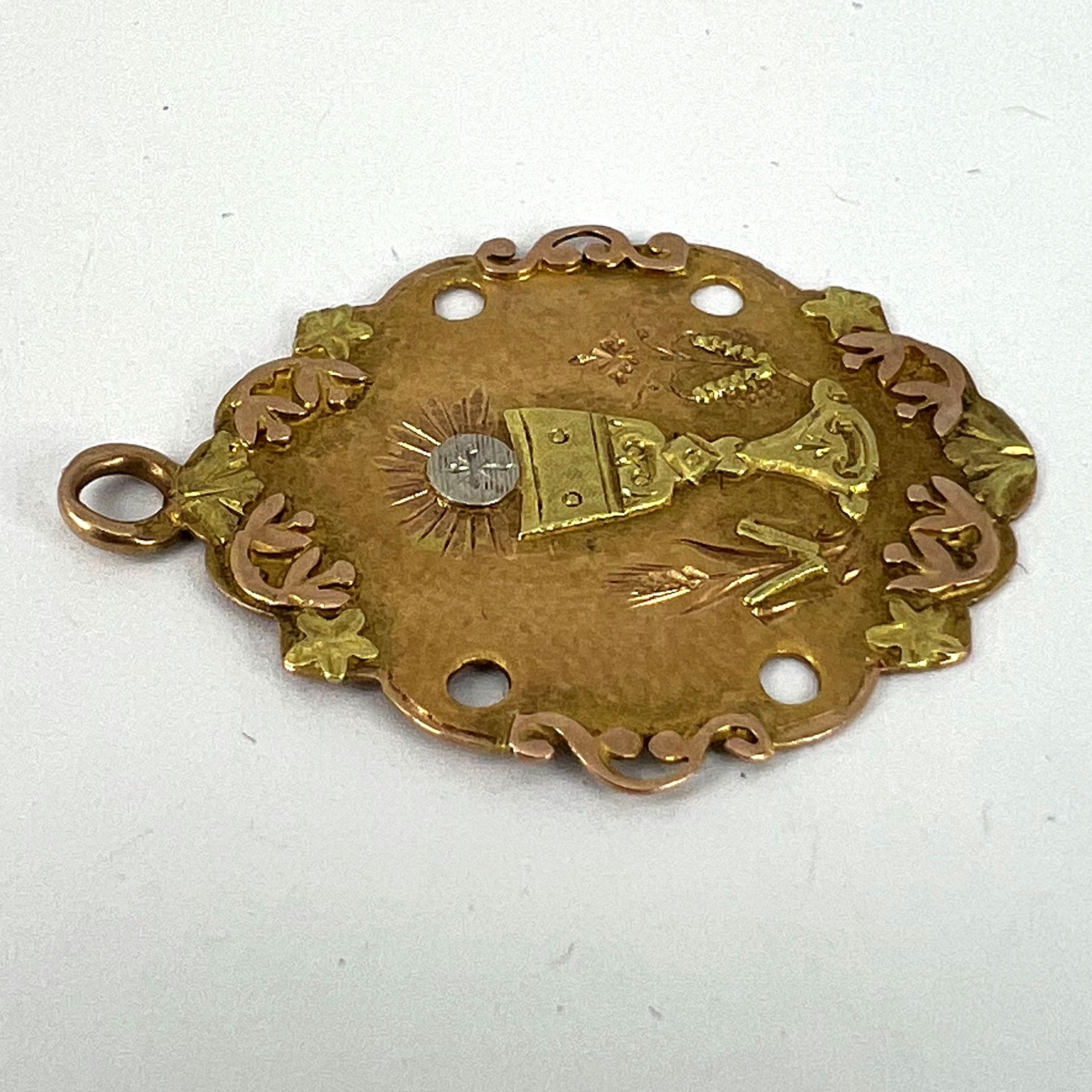 Ancien pendentif breloque de la première communion française en or jaune, rose et blanc 18 carats en vente 10