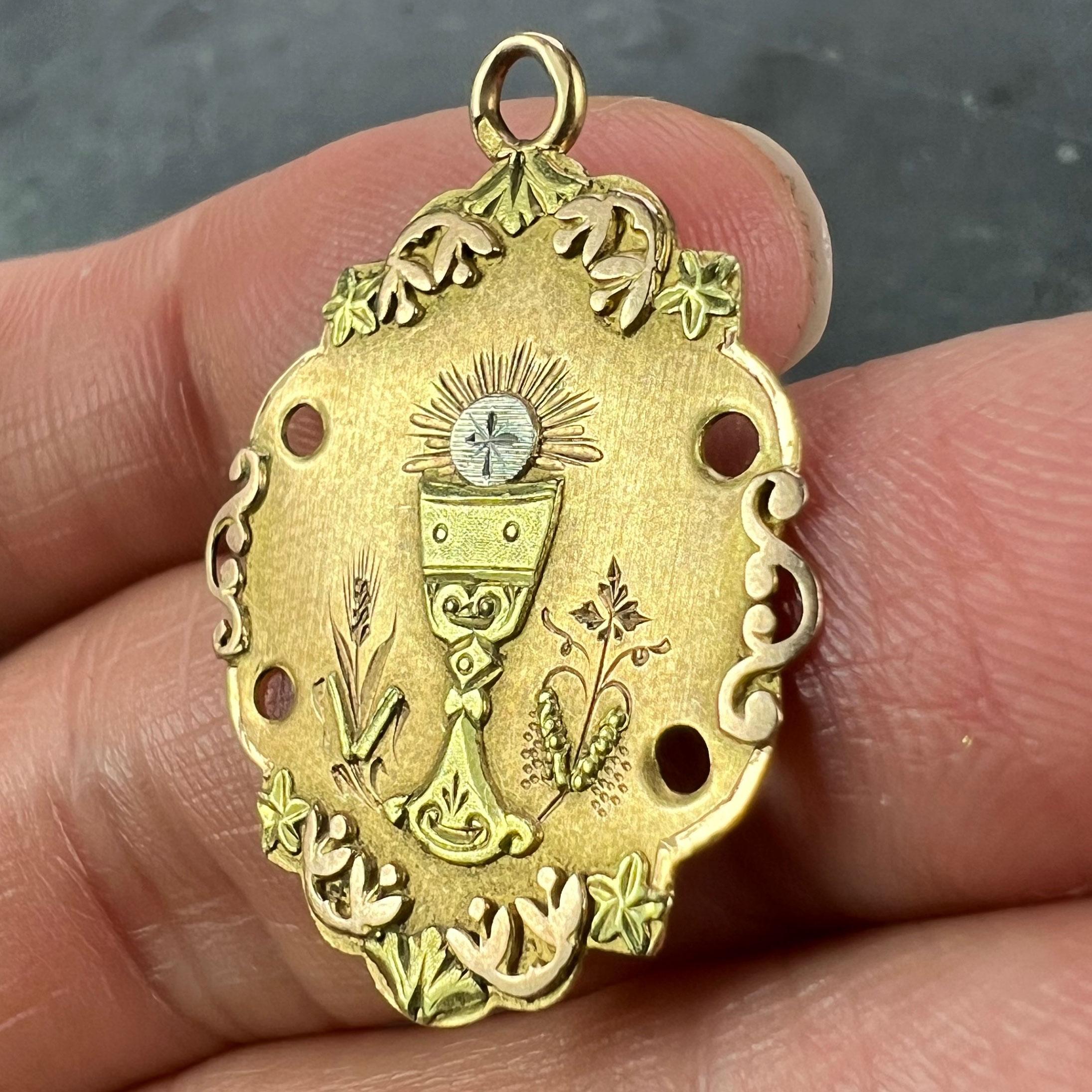 Ancien pendentif breloque de la première communion française en or jaune, rose et blanc 18 carats en vente 2