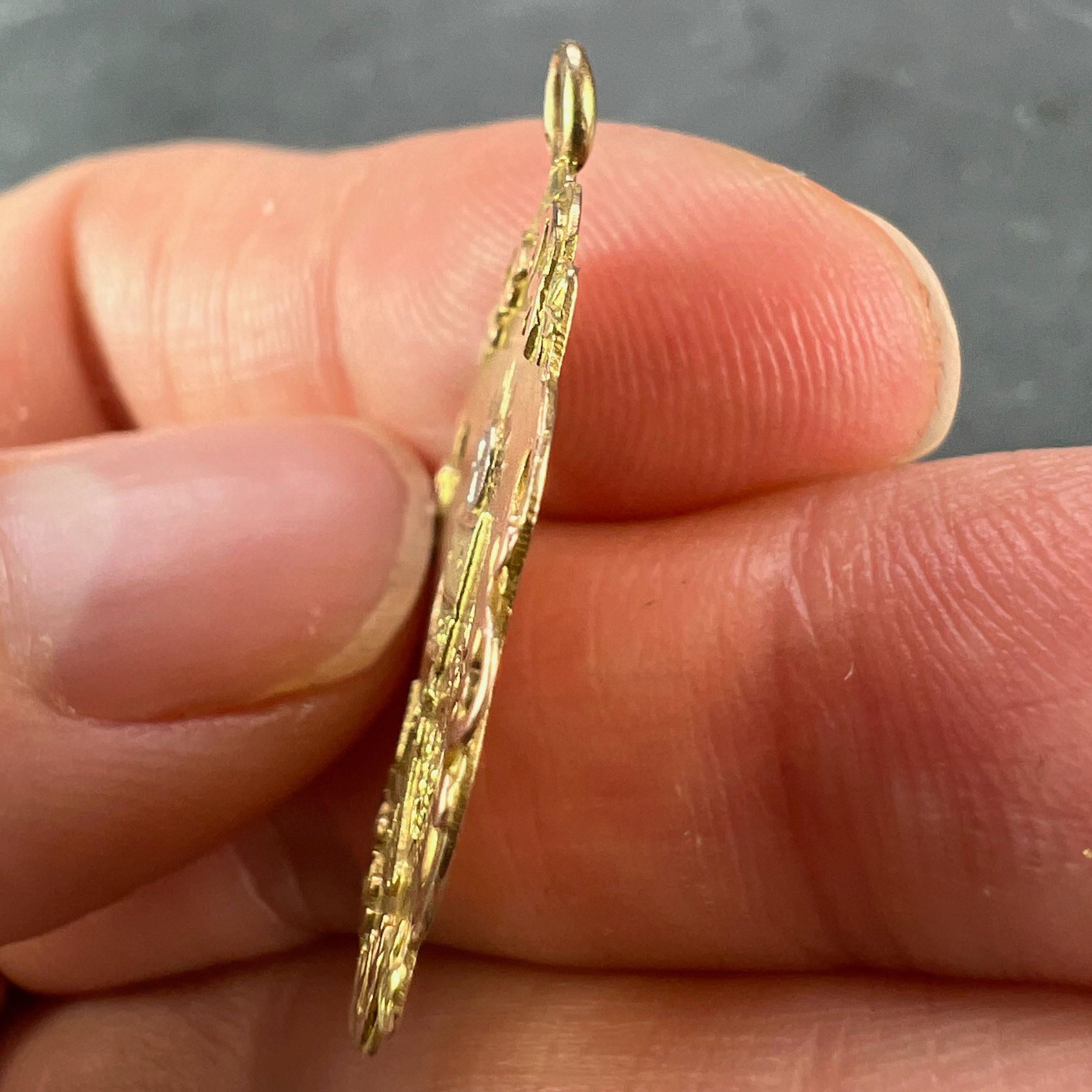 Ancien pendentif breloque de la première communion française en or jaune, rose et blanc 18 carats en vente 3