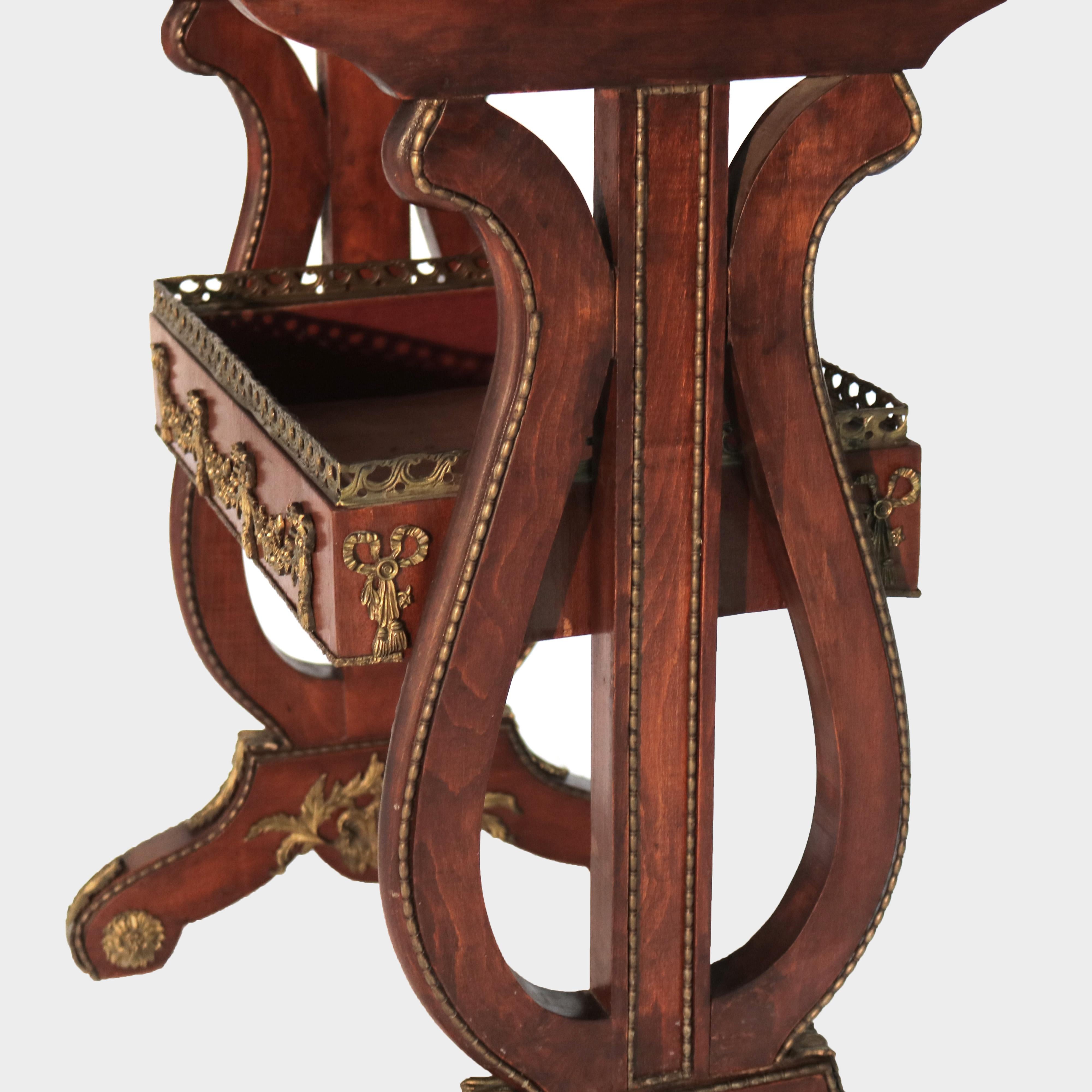 Table de service ancienne en acajou flammé, érable moucheté et bronze doré C1920 en vente 5