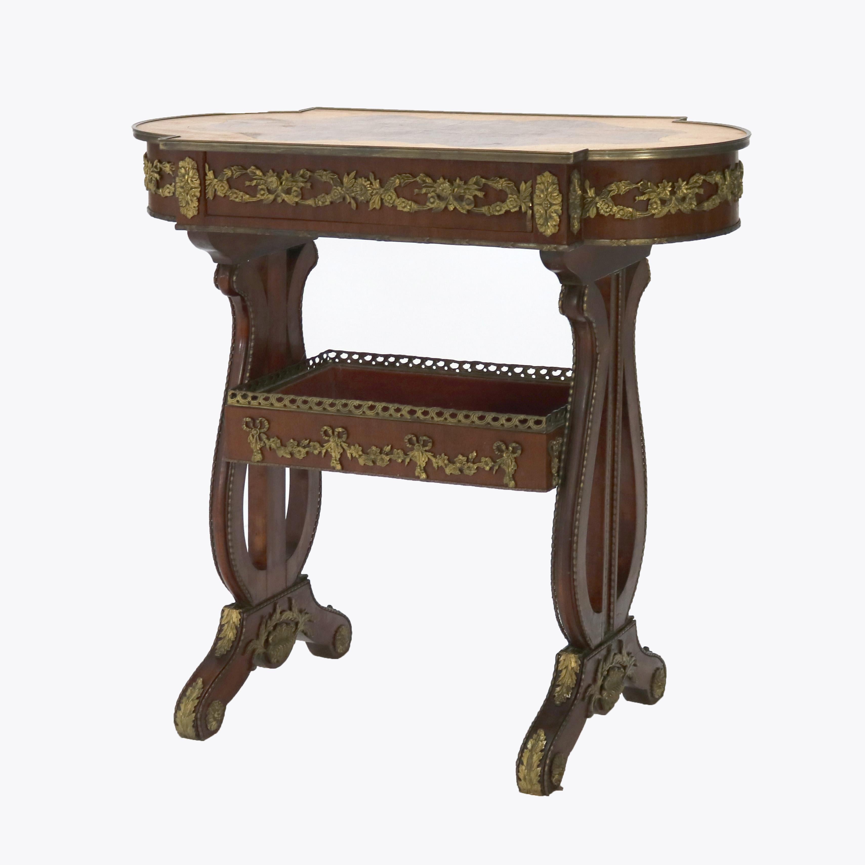 Français Table de service ancienne en acajou flammé, érable moucheté et bronze doré C1920 en vente