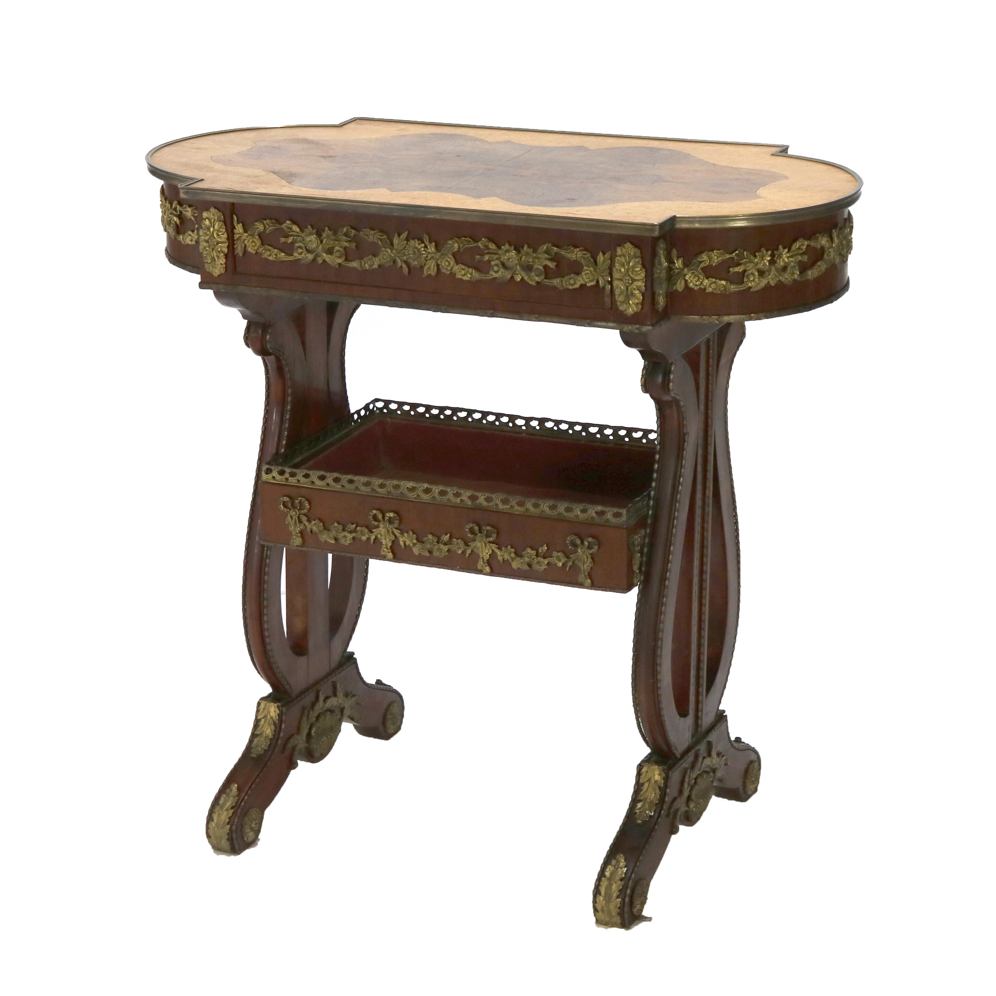 Table de service ancienne en acajou flammé, érable moucheté et bronze doré C1920 Bon état - En vente à Big Flats, NY