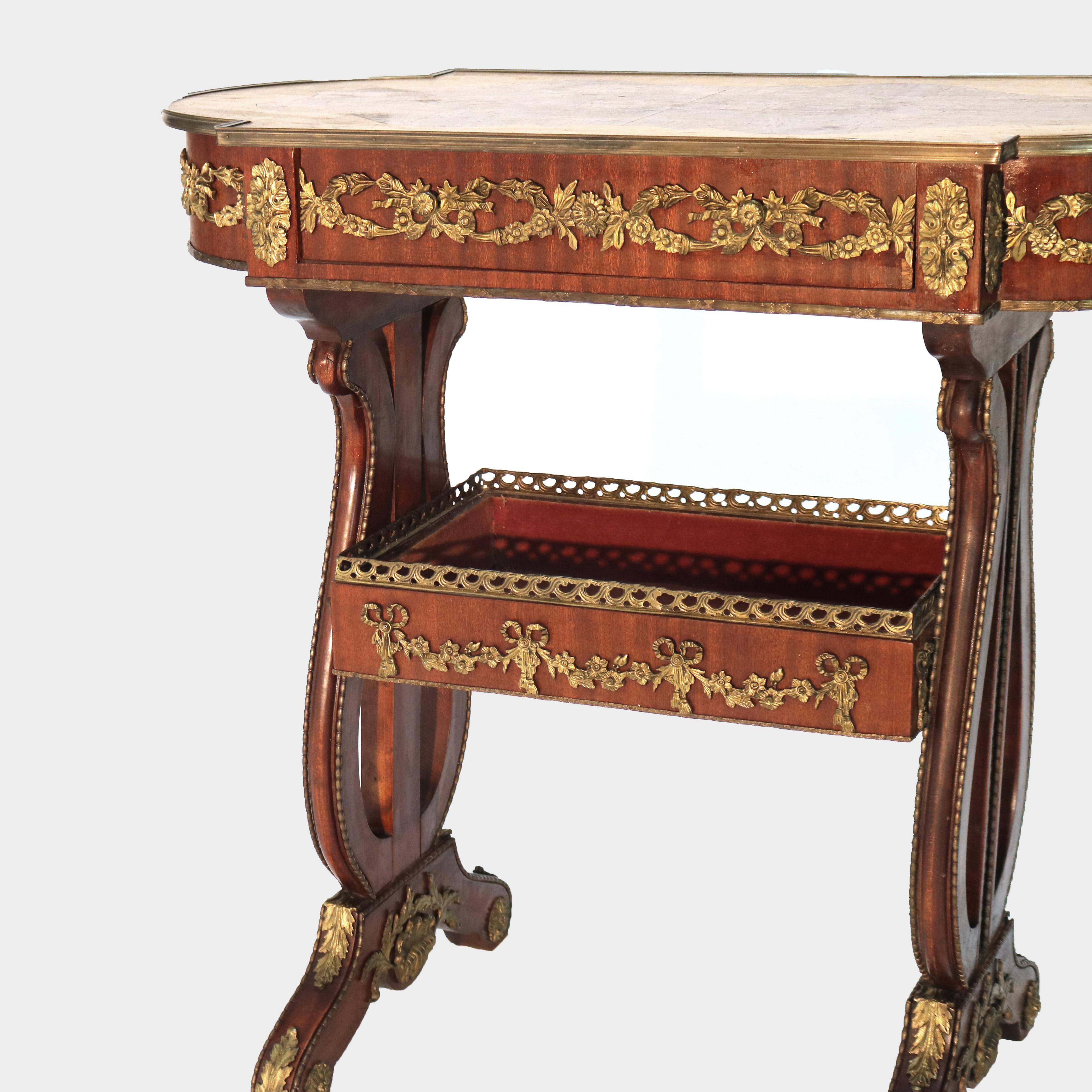 Bronze doré Table de service ancienne en acajou flammé, érable moucheté et bronze doré C1920 en vente