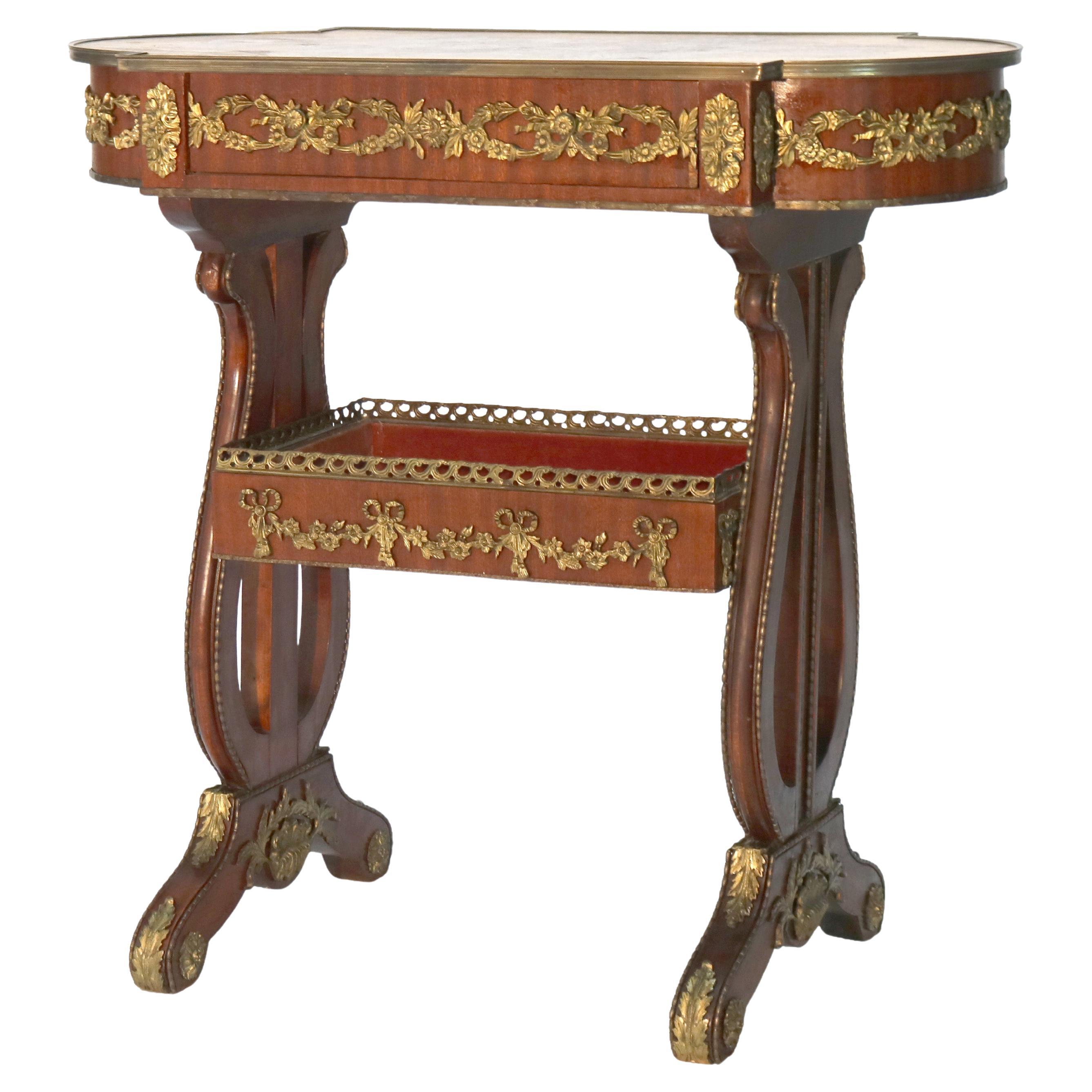 Table de service ancienne en acajou flammé, érable moucheté et bronze doré C1920 en vente