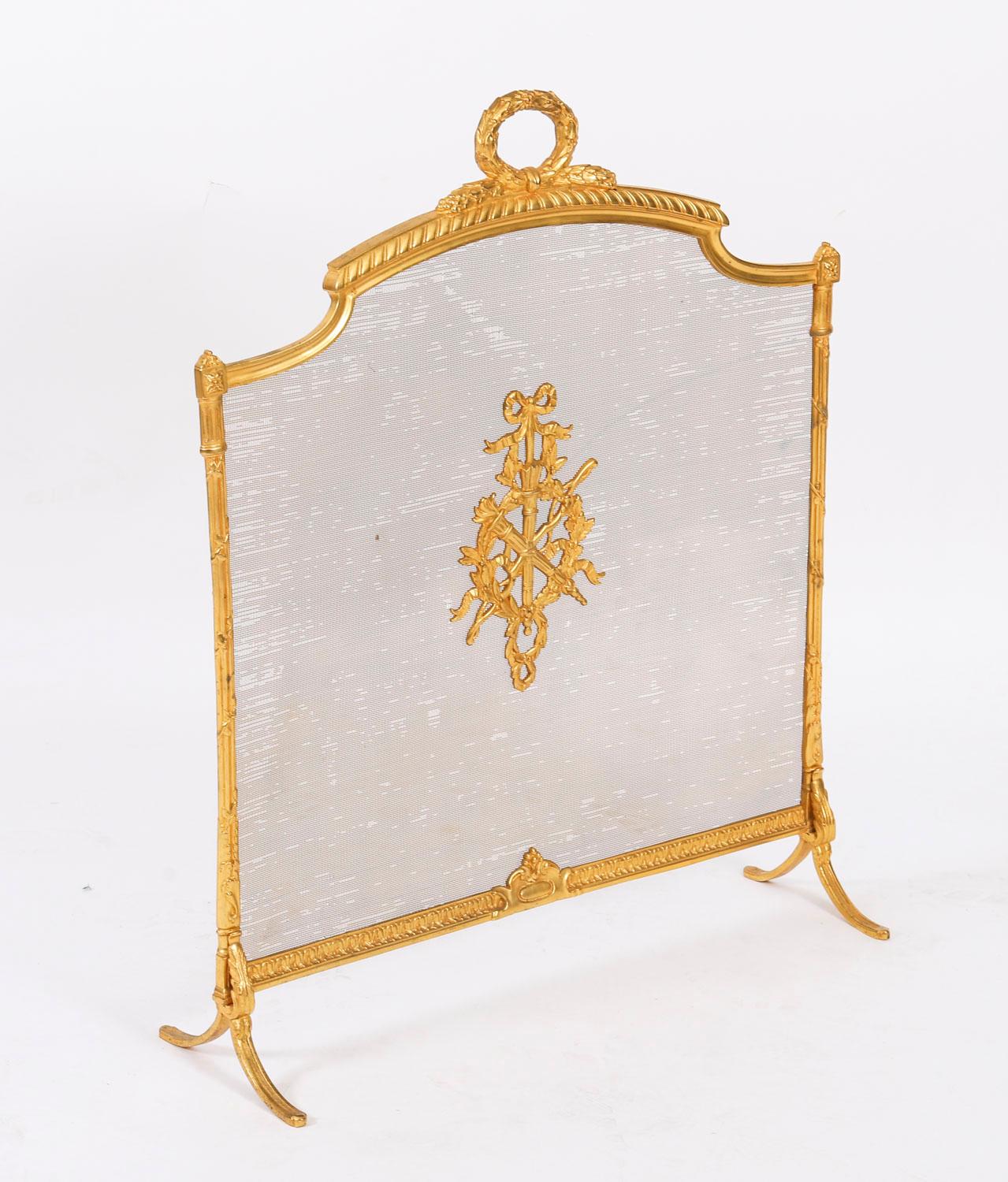 This is a superb and very decorative French gilt-bronze and mesh fire-screen, dating from Circa 1930.

It is mounted with a ribbon-tied wreath with flaming torch and raised on down-swept feet.

Condition:
In excellent condition, please see photos