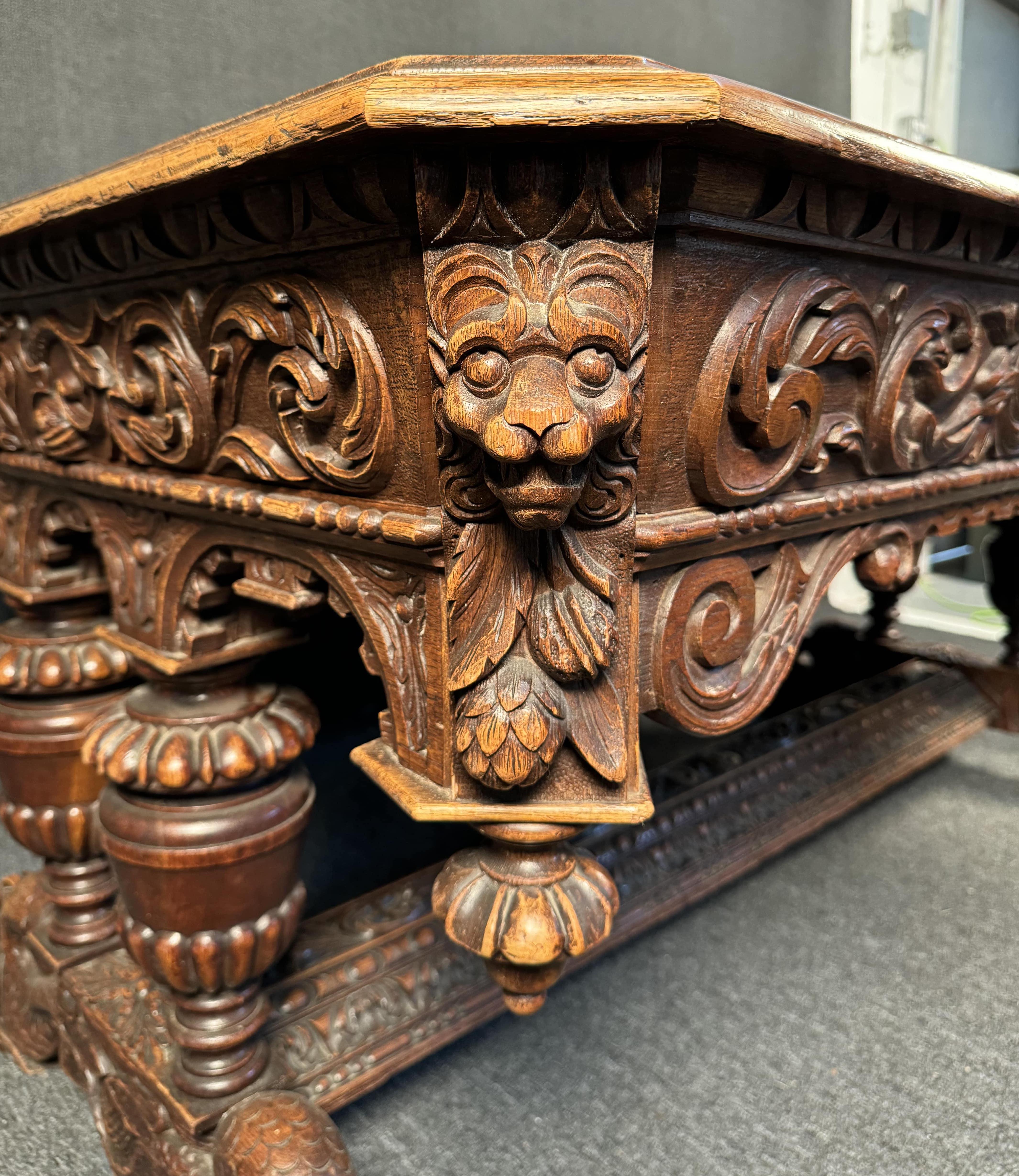 XIXe siècle Ancienne table de salle à manger française en Oak Flemish en vente