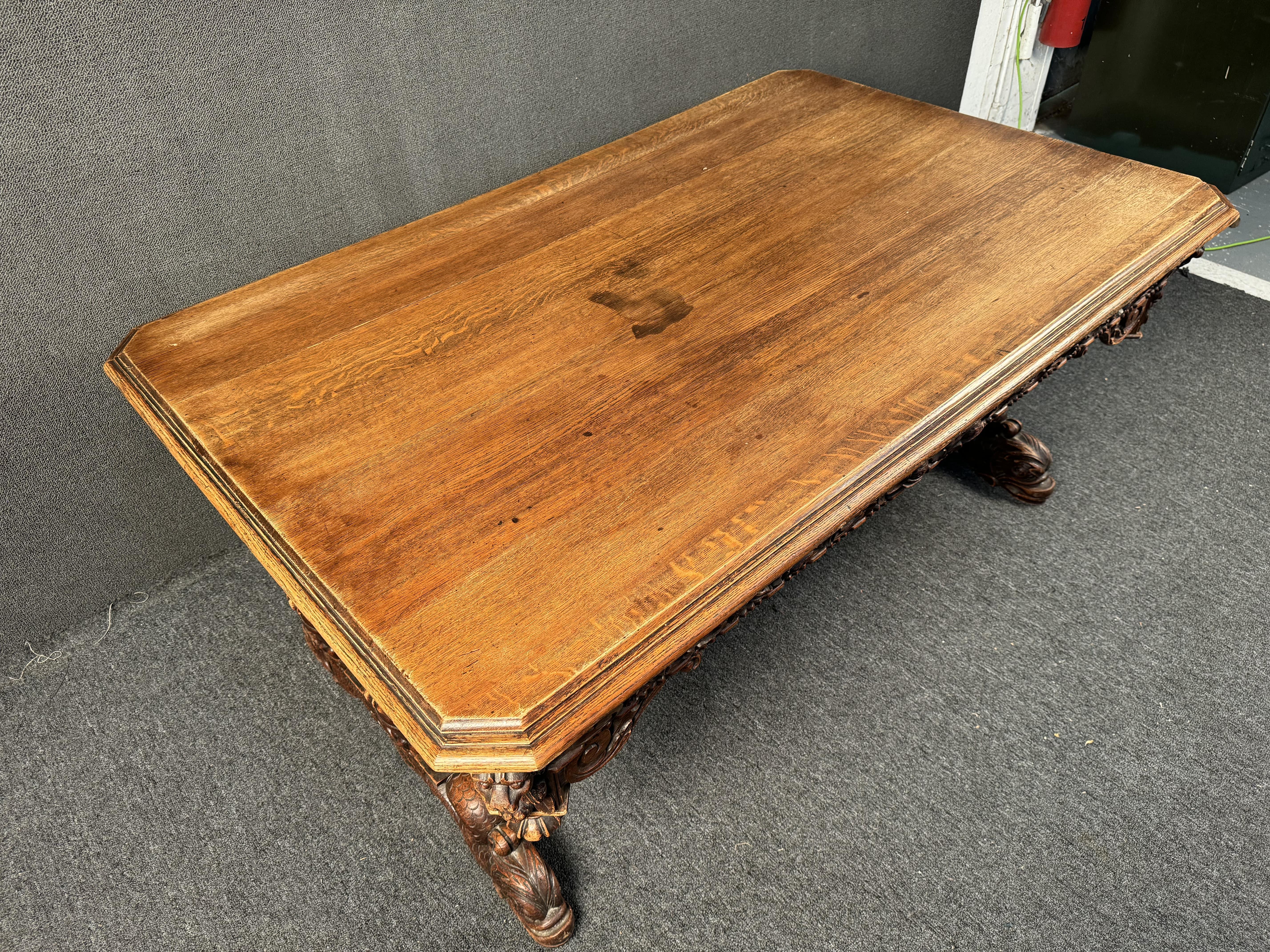 Ancienne table de salle à manger française en Oak Flemish en vente 4