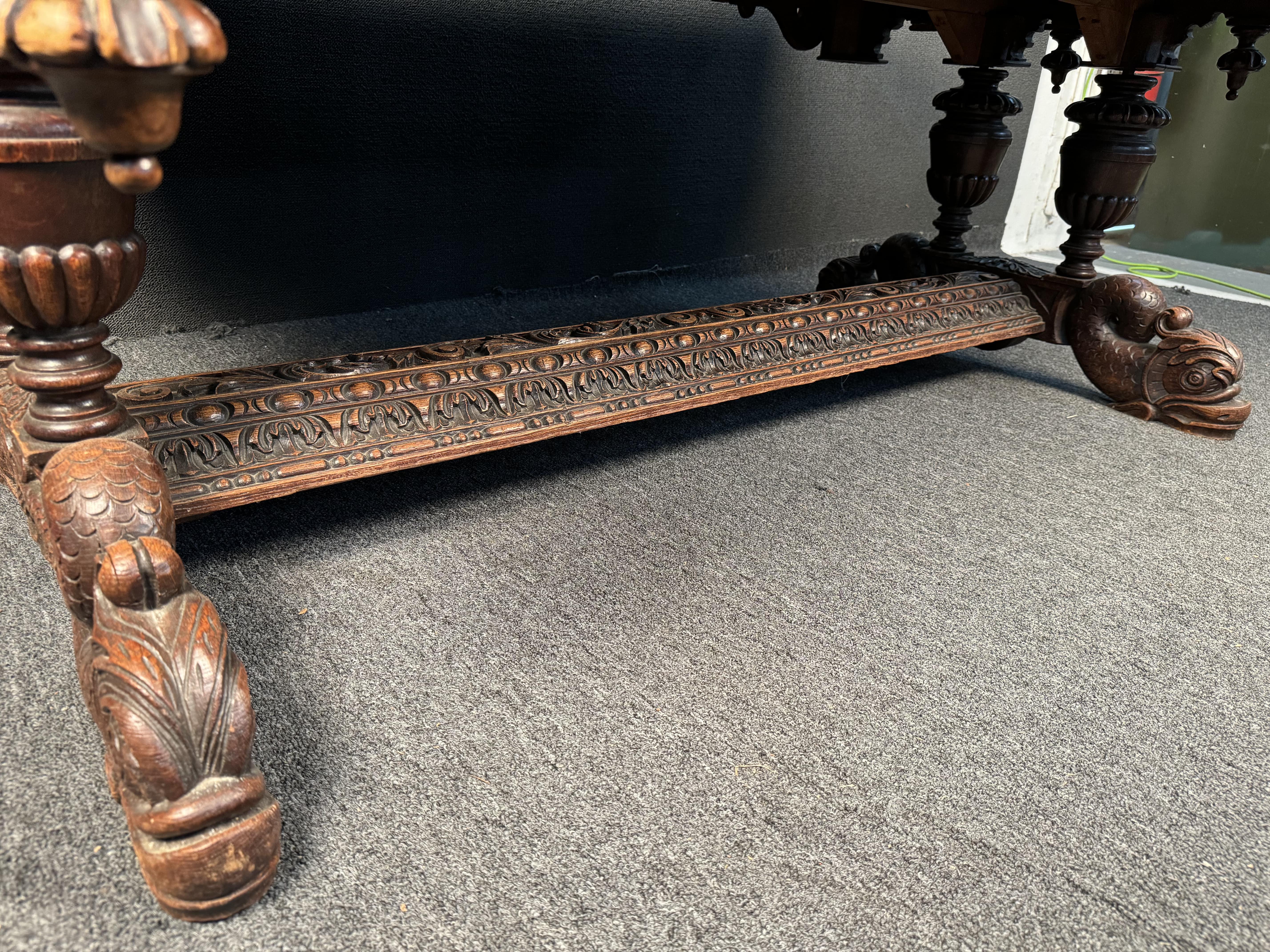 Ancienne table de salle à manger française en Oak Flemish en vente 5